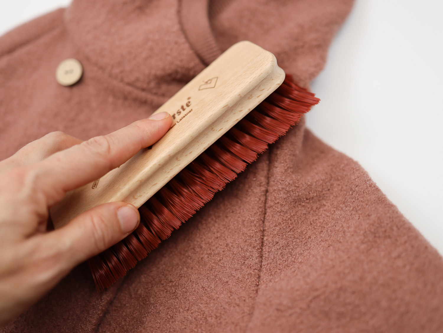 Tipps zum Reinigen von Kleidung aus Wolle.