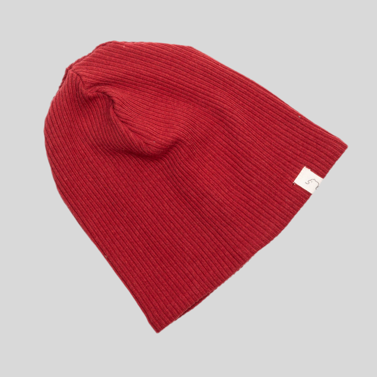 Beanie Bio-Rippstrick Erdbeer Gr. Mini-0M, ein rotes Strickmütze mit weißem Label und Elefantenmotiv, zeigt eine Nahaufnahme der gestrickten Struktur. Geeignet für Neugeborene. Zustand: neu.