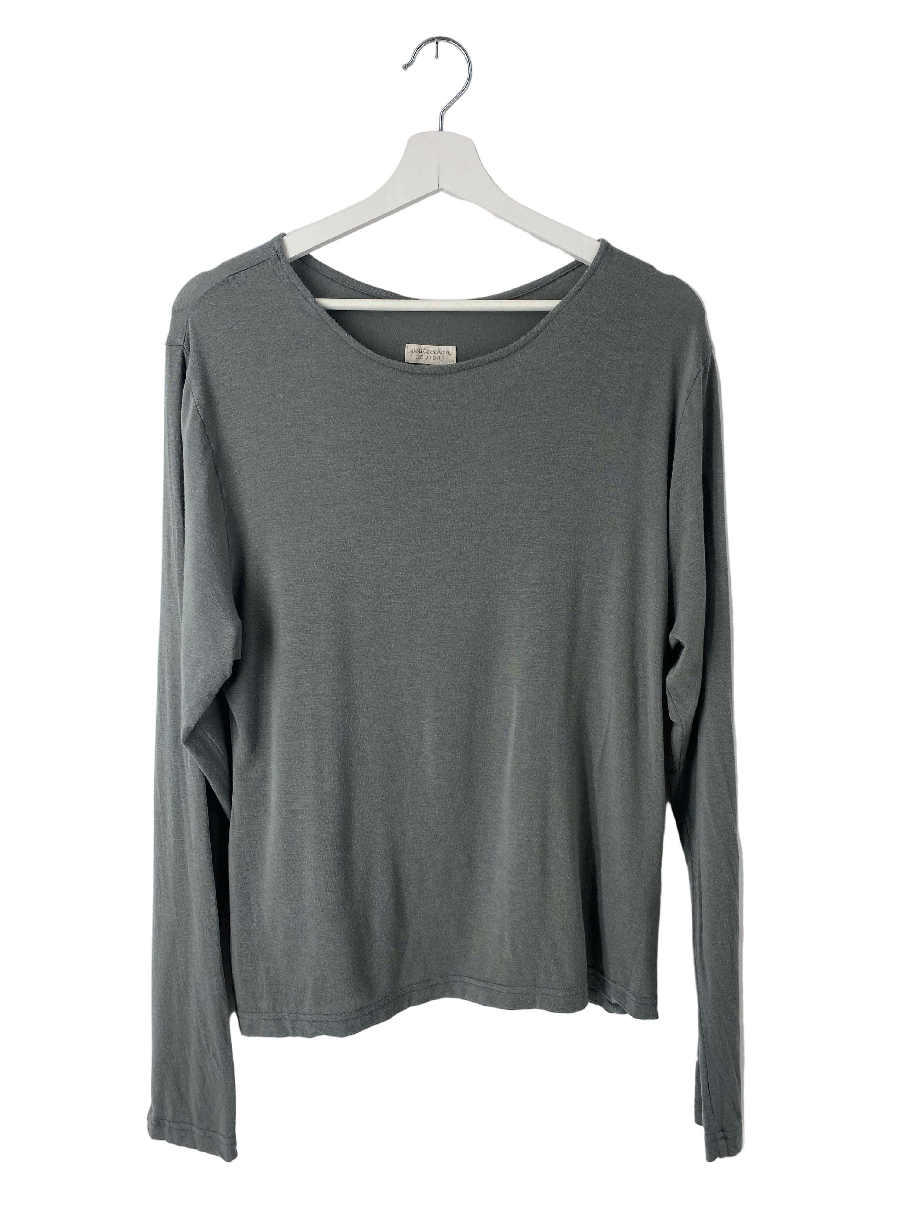 Frauen Langarmshirt Kaschmir Mix Taube Gr XL, schlichtes Design, lange Ärmel, Rundhalsausschnitt, auf einem weißen Kleiderbügel präsentiert. Zustand: gut.