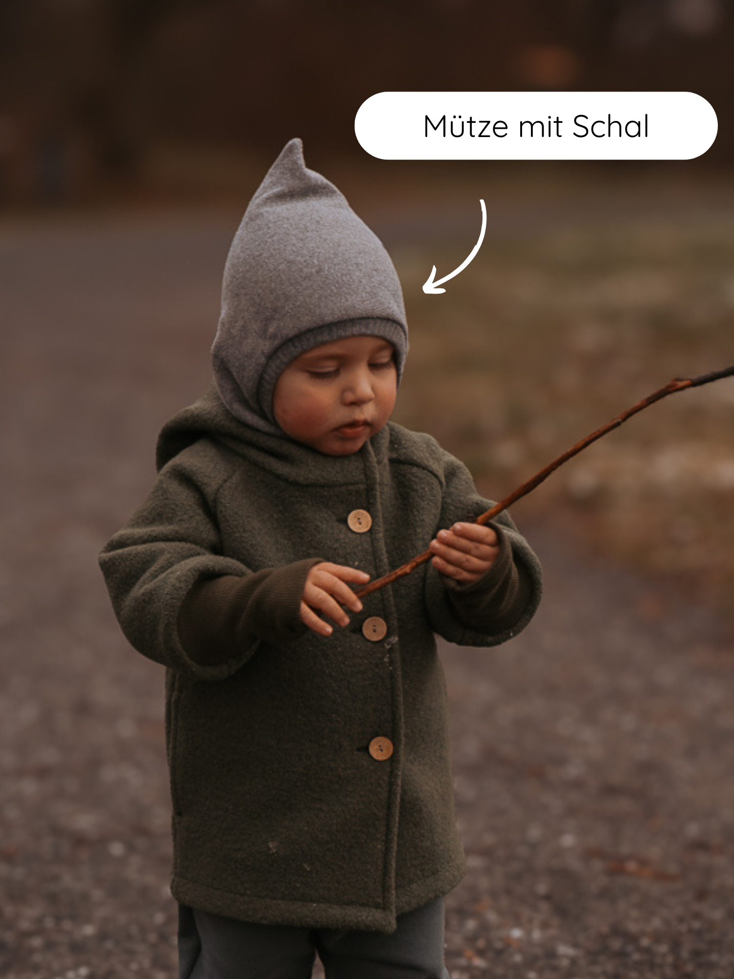 Kleinkind trägt Schlupfmütze Strick - Maus aus kuschelweichem Material, das Kopf und Hals warm hält. Die elastische Mütze von PETIT COCHON bietet optimalen Schutz gegen Wind und Kälte.