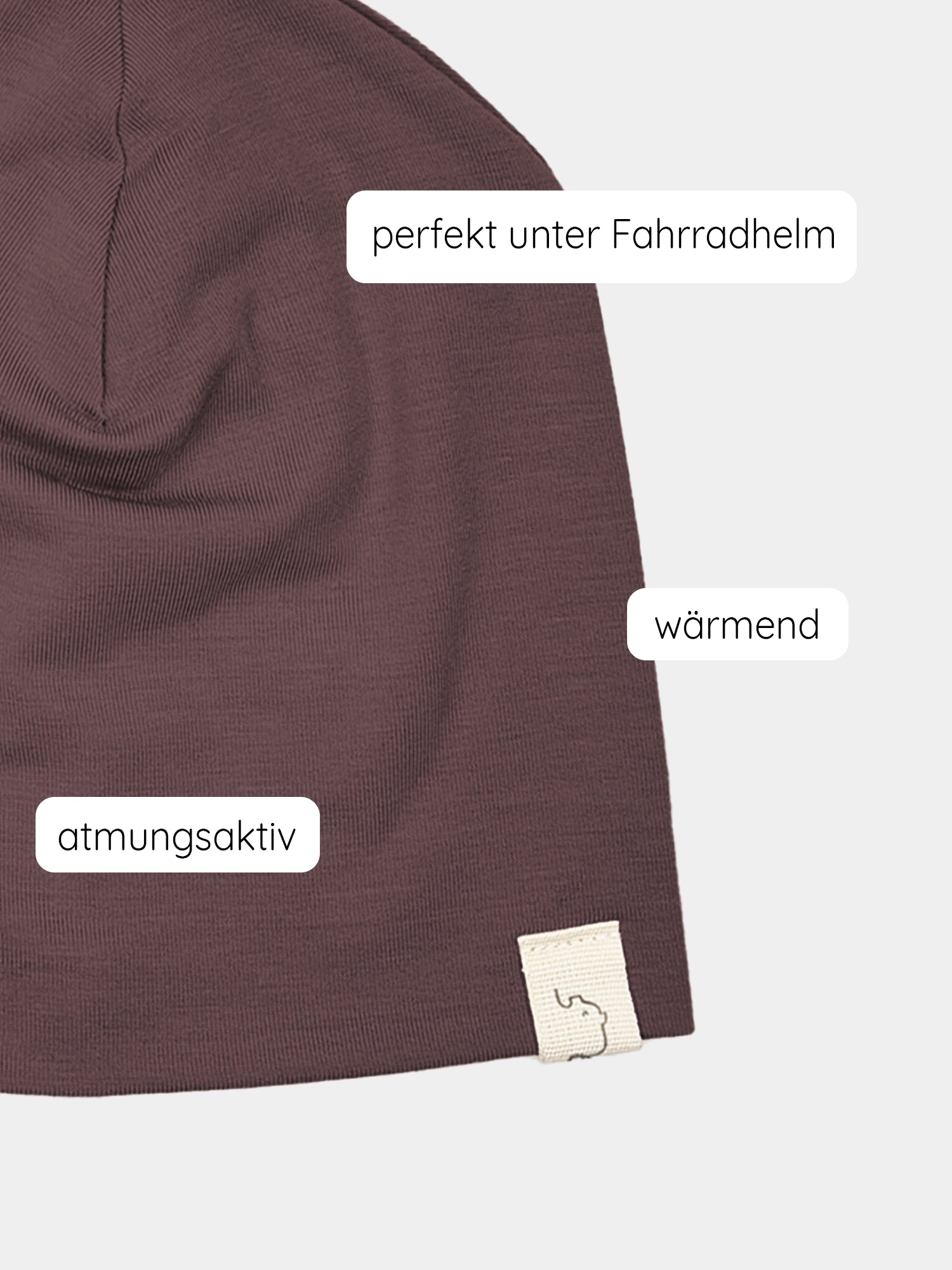 Nahaufnahme der Beanie Kaschmir-Mix - Malve, zeigt weiche, luxuriöse Struktur des Stoffes mit einem feinen Elefantenmuster, ideal für kalte Tage, handgefertigt in Berlin.