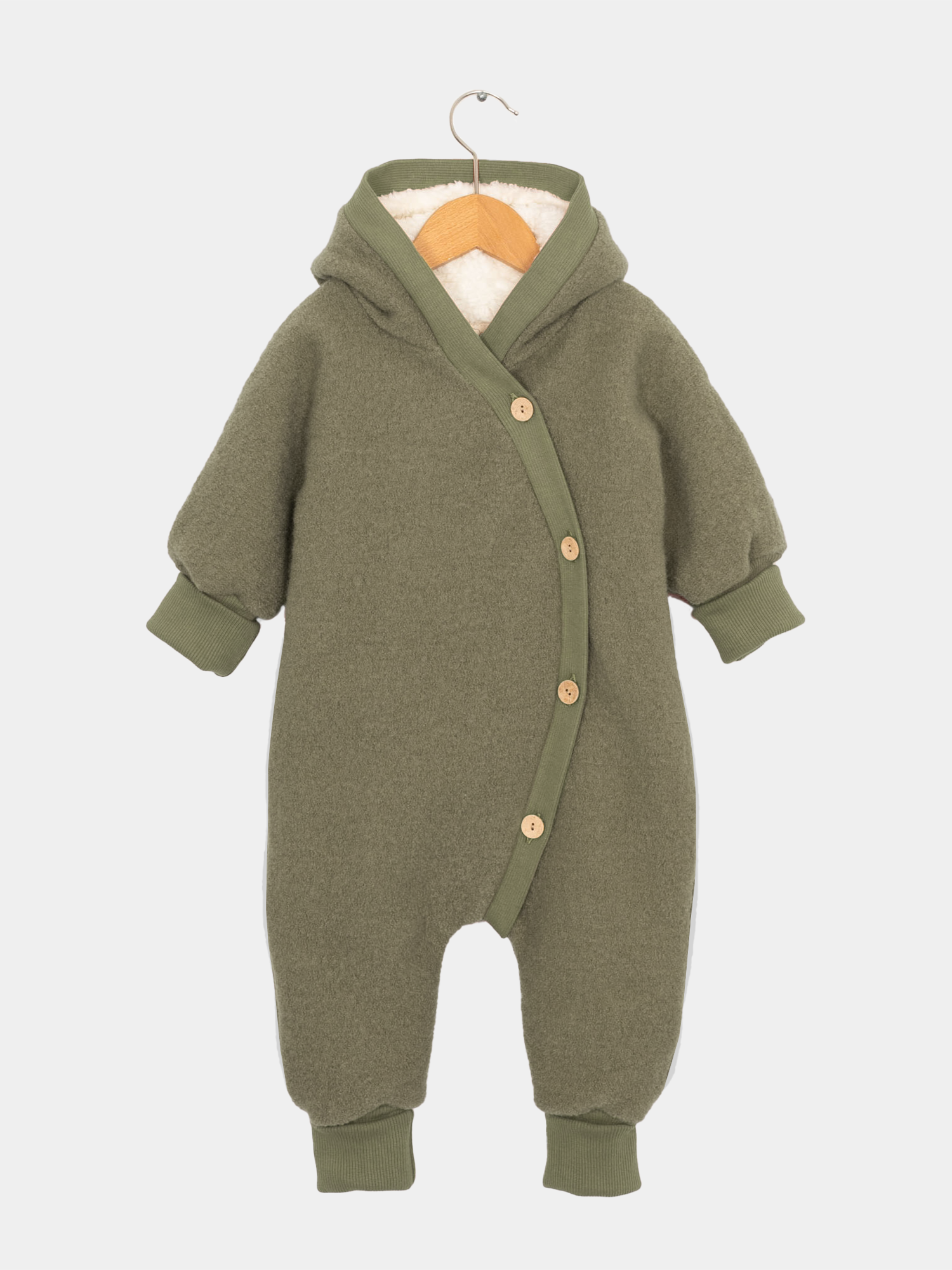 Teddy-Kuschelanzug Wollwalk - Pistazie: Ein grüner Baby-Overall mit Knöpfen und breiten Krempelbündchen, ideal für kalte Tage, warm gefüttert mit Teddyfutter.