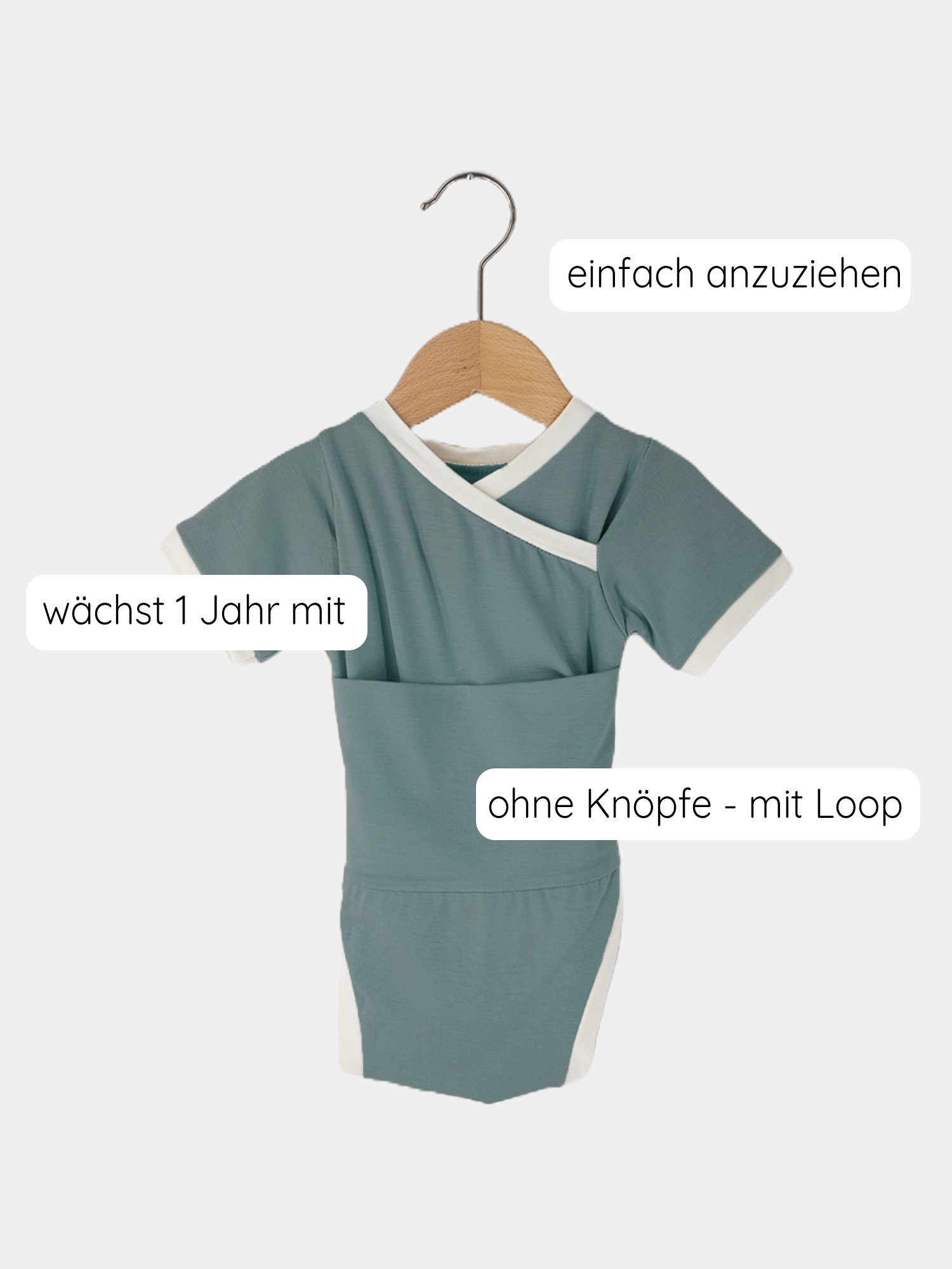 Kurzarm Loopbody Bambusviskose -Ozean auf einem Kleiderbügel. Der weiche, elastische Babybody ohne Knöpfe ist aus atmungsaktivem Bambusstoff, ideal für den Sommer, mit patentiertem Loop-Design.