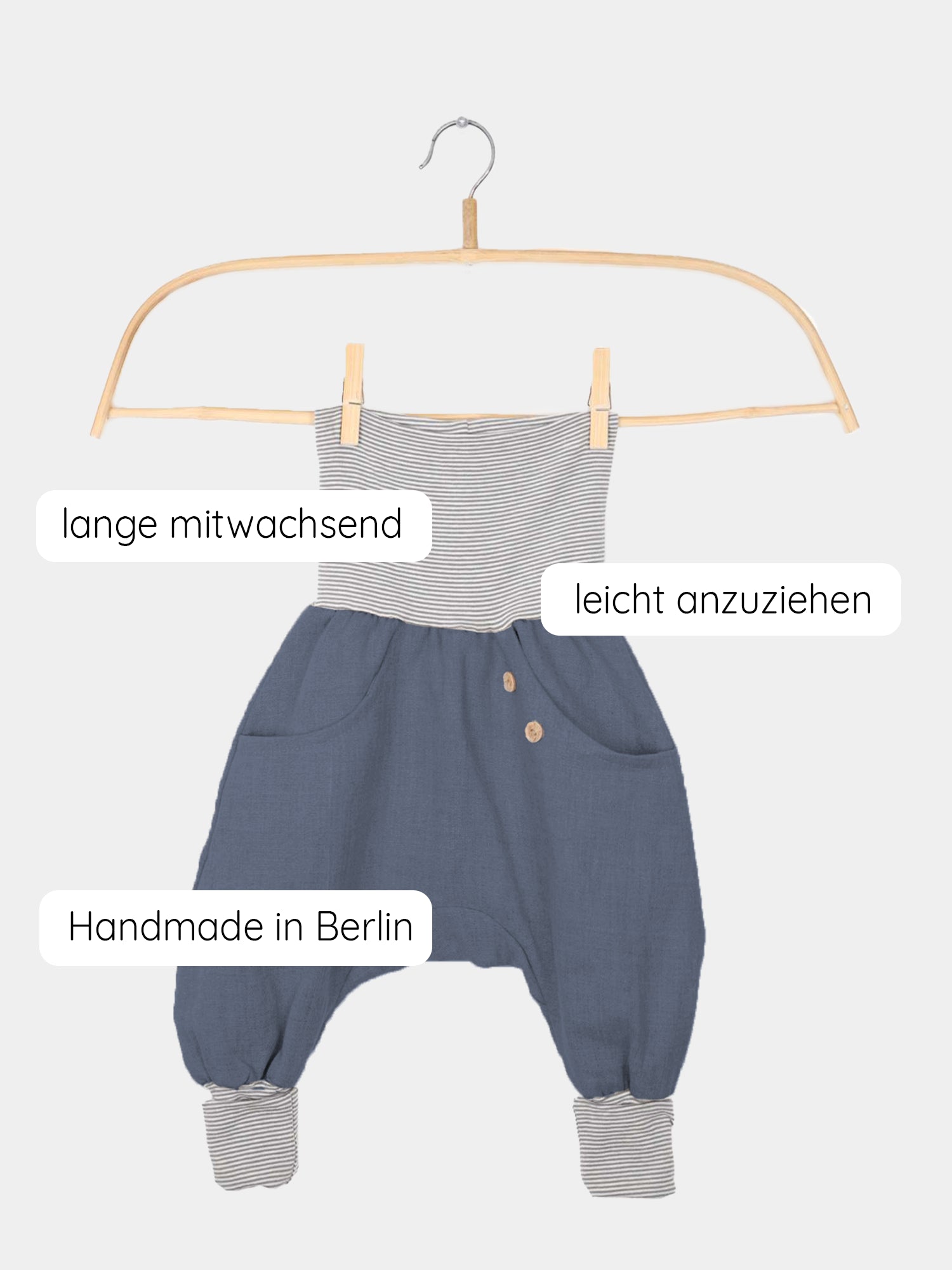 Knickerbocker Leinen in kräftigem Blaubeerton, ideal für aktive Kinder und warme Tage, handgemacht in Berlin von petit cochon.