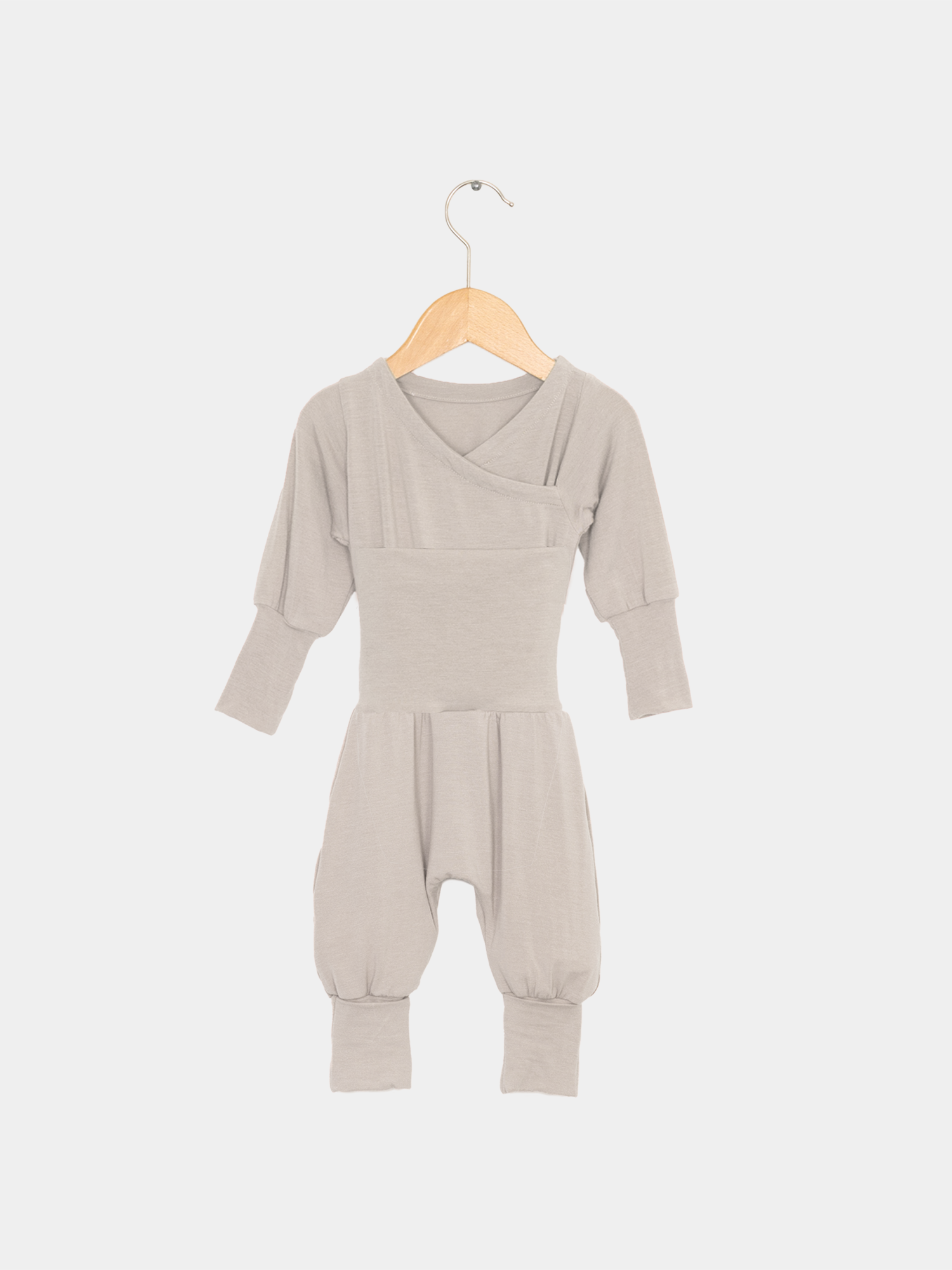 Loopstrampler Kaschmir-Mix - Sand: Supersofter Strampler ohne Knöpfe mit Loop am Bauch für extra Wärme, umklappbare Bündchen als Socken, mitwachsender Schnitt für Komfort und Bewegungsfreiheit, ideal für Babys. Erstausstattung Baby