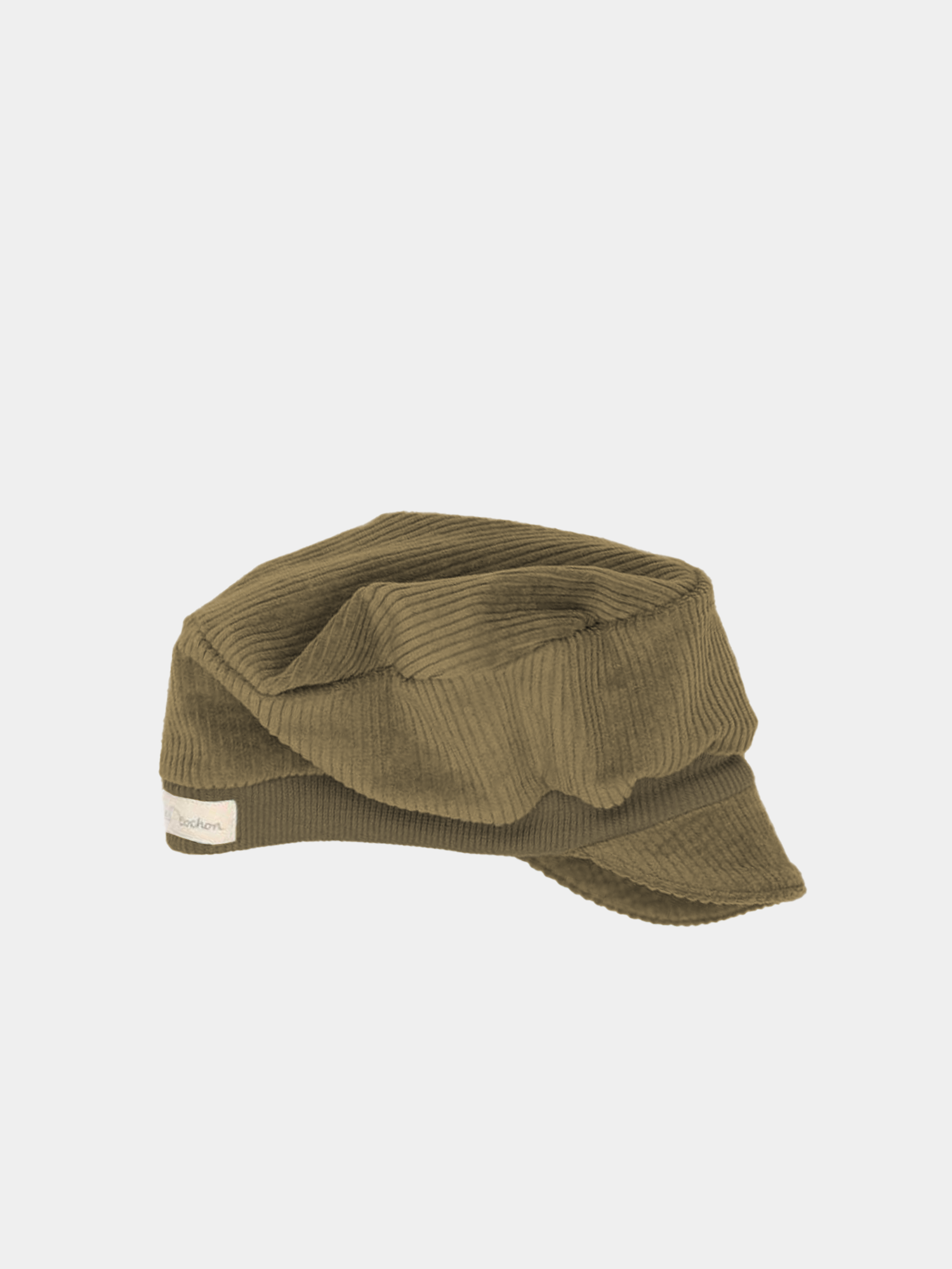 Michelmütze Breitcord - Kiwi: Nahaufnahme einer grünen Mütze aus robustem Breitcord mit weißem Label und Bio-Baumwollbündchen, bequem und elastisch, für ganzjähriges Tragen geeignet.