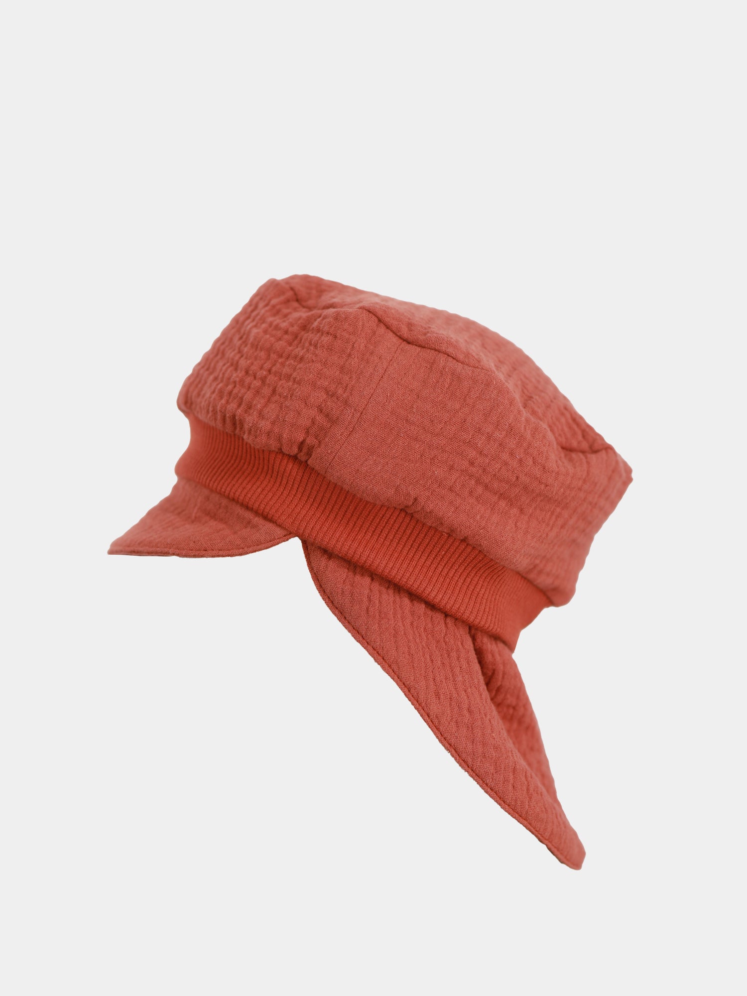 Mütze Michelmütze Bio-Musselin mit Nackenschutz - Terrakotta, aus strukturiertem Stoff, vorne mit kurzem Schirm, hinten mit weichem, lässigem Flap, ideal für Sommerschutz, elastisches Bündchen, aus Textilresten gefertigt.
