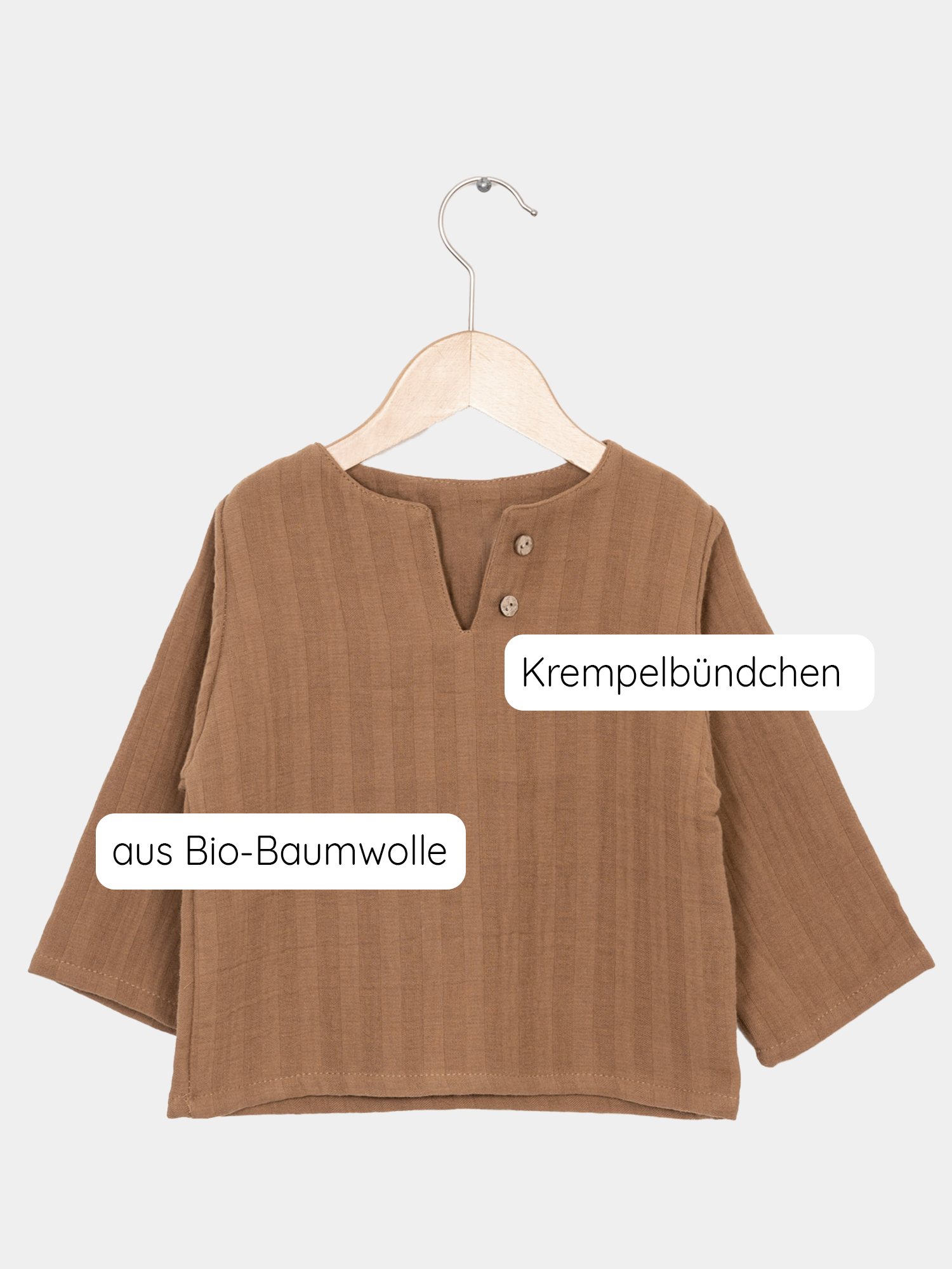 Hemdchen Bio-Musselin - Sahara: Ein leichtes, lockeres Shirt aus 100% Bio-Baumwolle, handgefertigt in Berlin, ideal für Sommer und festliche Anlässe, mit weitem Schnitt und nachhaltigem Design.