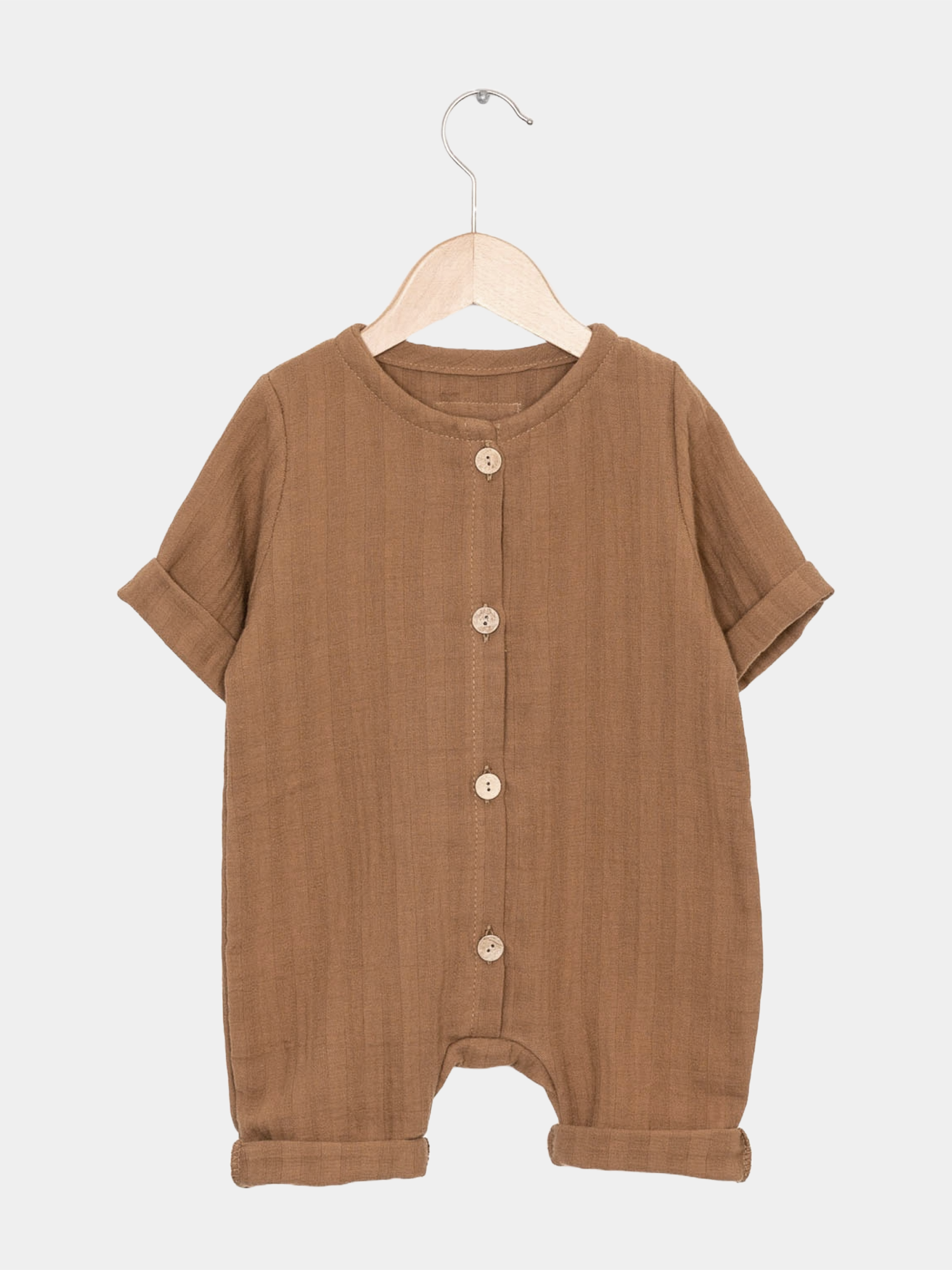 Mini Overall Bio-Musselin - Sahara: Ein langer Sommer-Einteiler aus Bio-Musselin, mit krempelbaren Armen und Beinen, neutral geschnitten. Ideal als Schutz vor Sonne oder als wärmende Schicht im Winter.