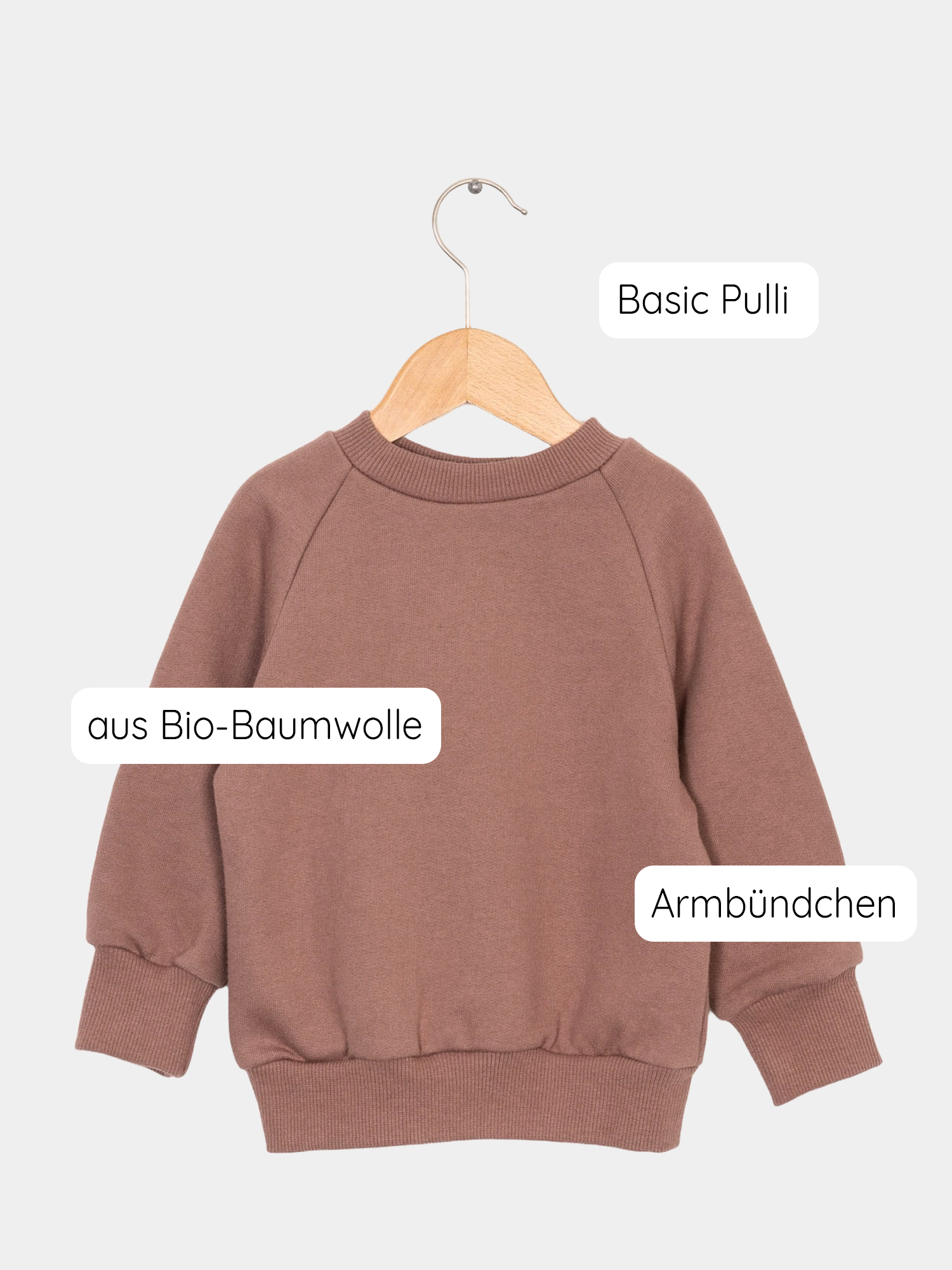Pulli Bio-Sweat - Zimt auf einem Schaukelstuhl, aus kuschelig weichem GOTS-zertifiziertem Bio-Sweat, ideal für Kinder, da er mitwächst. Perfekt als Basic-Oberteil für den Alltag.
