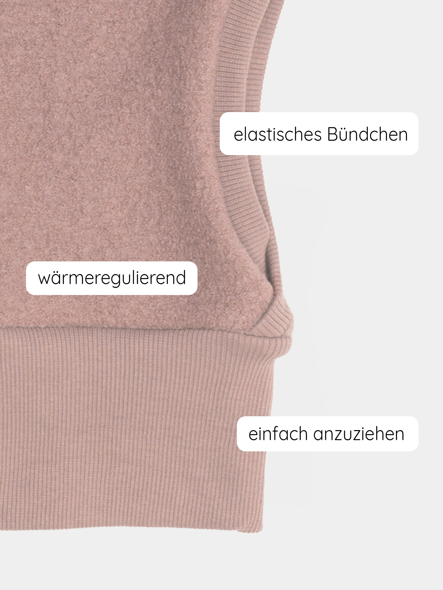 Schlupfmütze Wollwalk - Puder, handgemacht in Berlin, bietet Wärme und Komfort für Kinder beim Spielen.