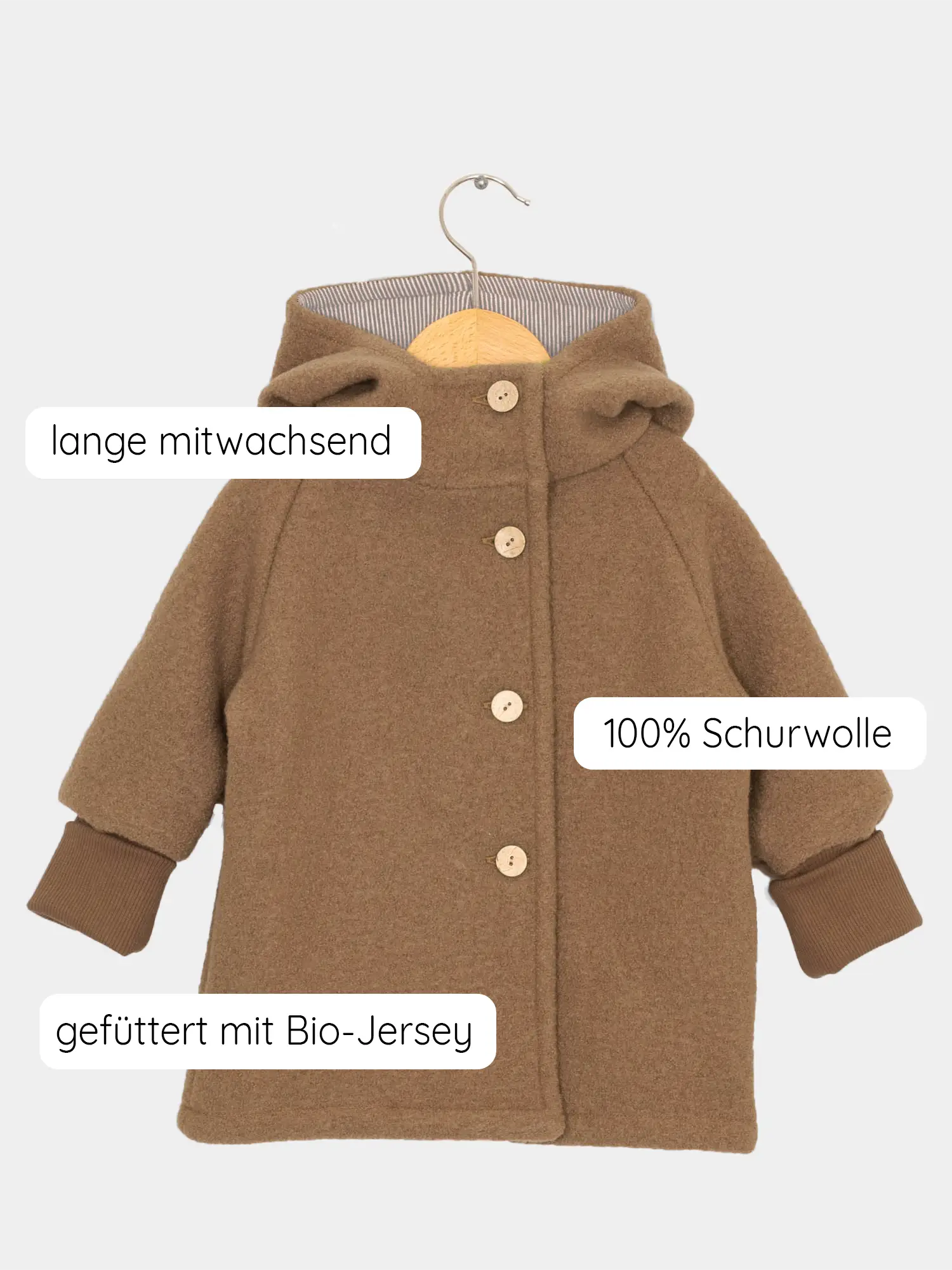 Wichteljacke Wollwalk - Kamel: Kinderjacke aus 100 % Schurwolle, gefüttert mit Bio-Jersey. Holzknöpfe, ribb-Bündchen, mitwachsendes Design. Perfekt für Herbst, Winter, Frühling. Nachhaltig und handgefertigt in Berlin.