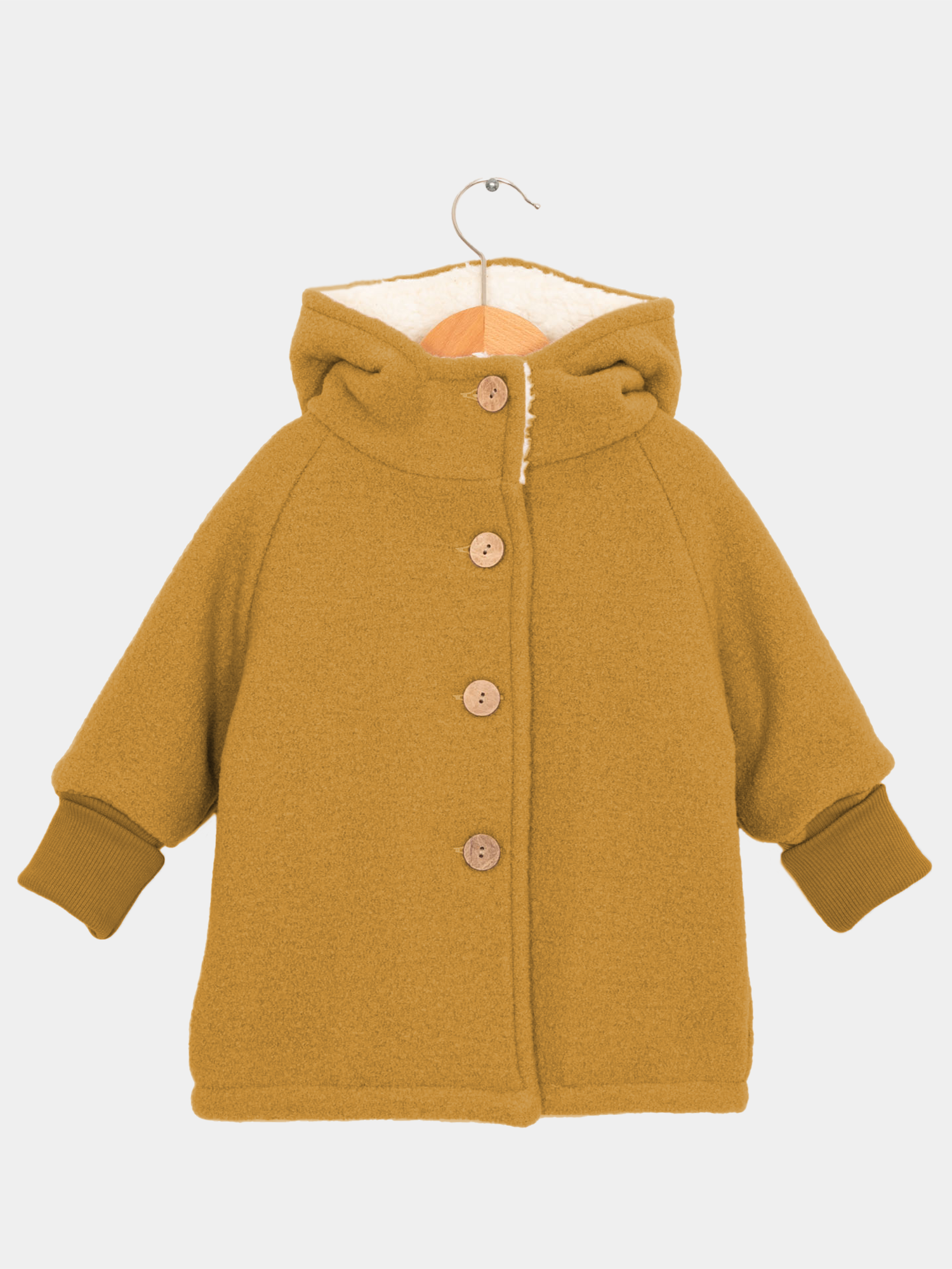 Teddy-Wichteljacke Wollwalk - Honig: Kinderjacke mit spitzer Kapuze, weichem Wollwalk, vier Holzknöpfen und cremefarbenem Teddyfutter. Langer Schnitt mit breiten Bündchen, ideal für kalte Herbst- und Wintertage.