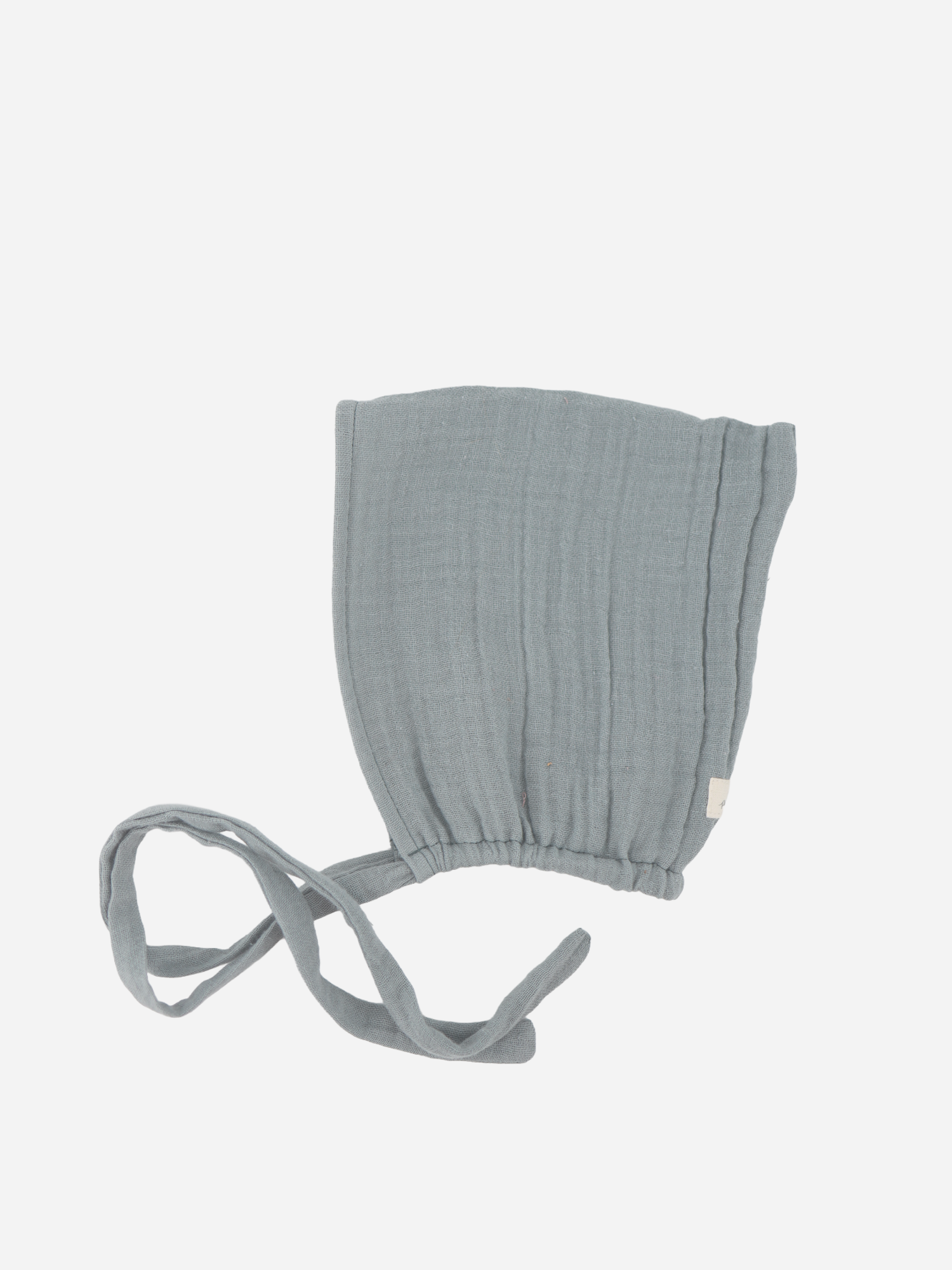 Nahaufnahme der Zwergenmütze Baumwoll-Musselin - Eisblau, mit spitzer Kappe und verstellbarem Zugband. Ideal für Babys, bietet sie Komfort und Schutz an sonnigen Tagen.
