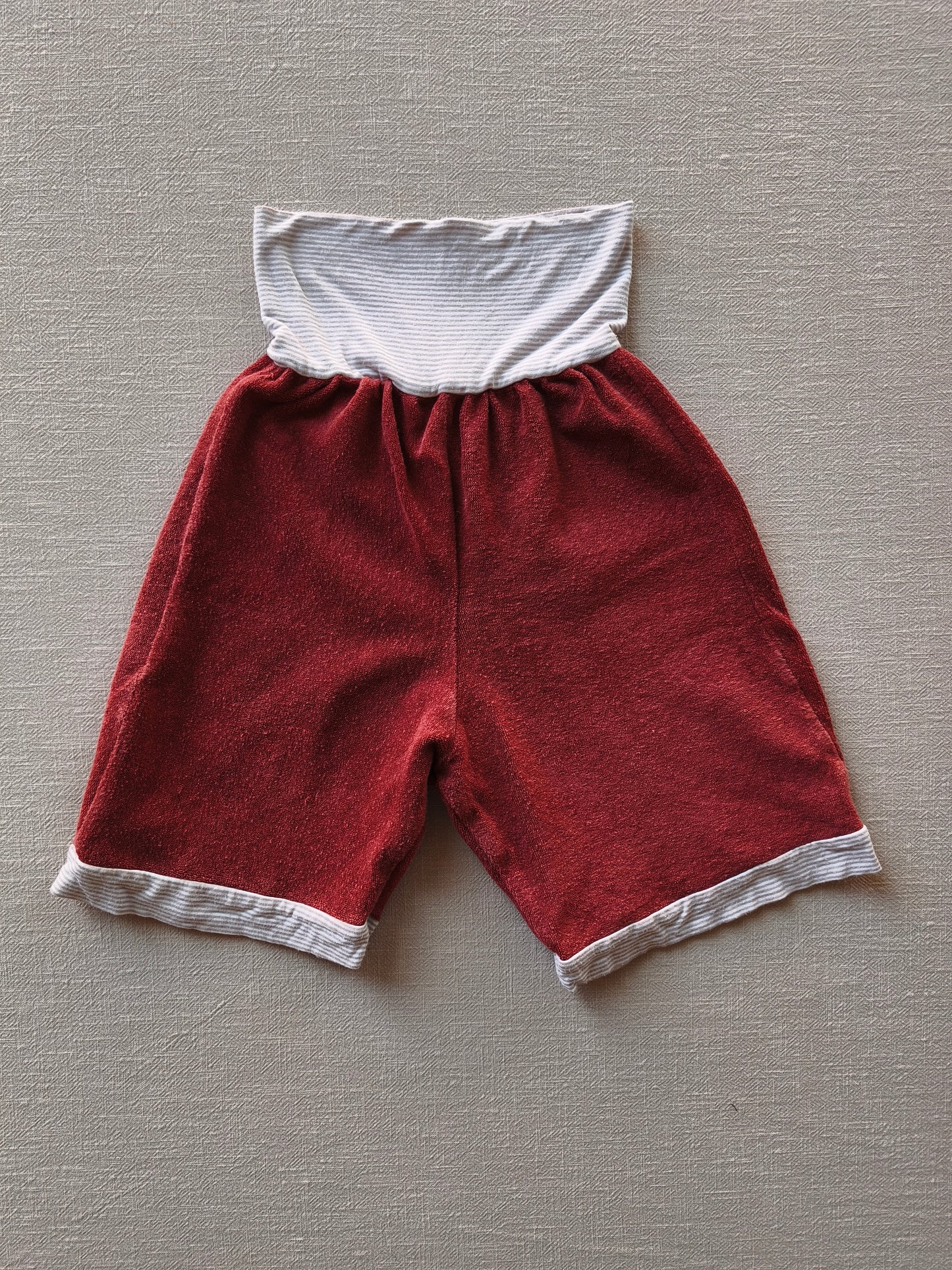 Kurze Buxe Frottee Ziegel Gr 3-4/5Y