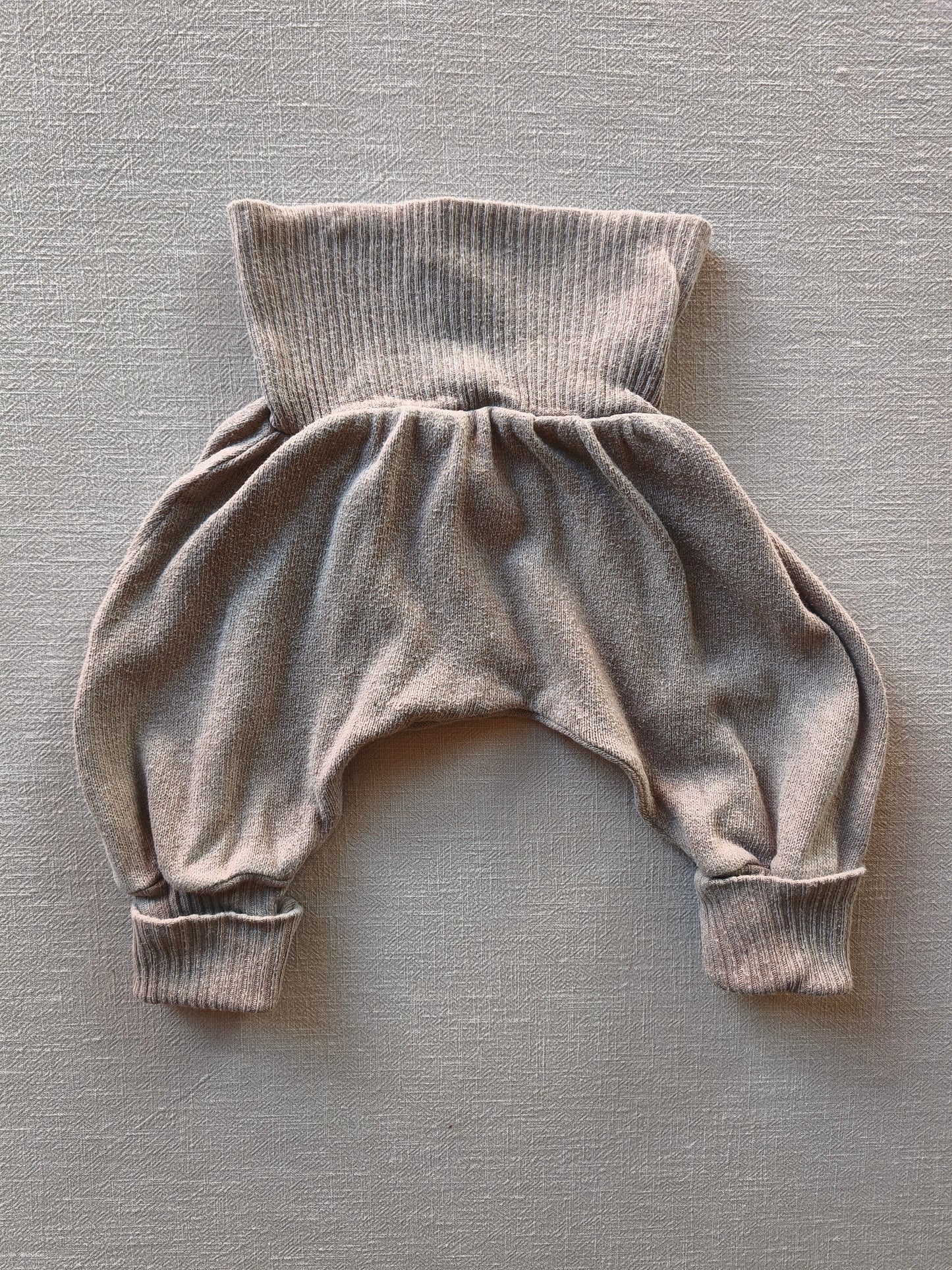 Knitted baby knickerbockers oat, size 1Y