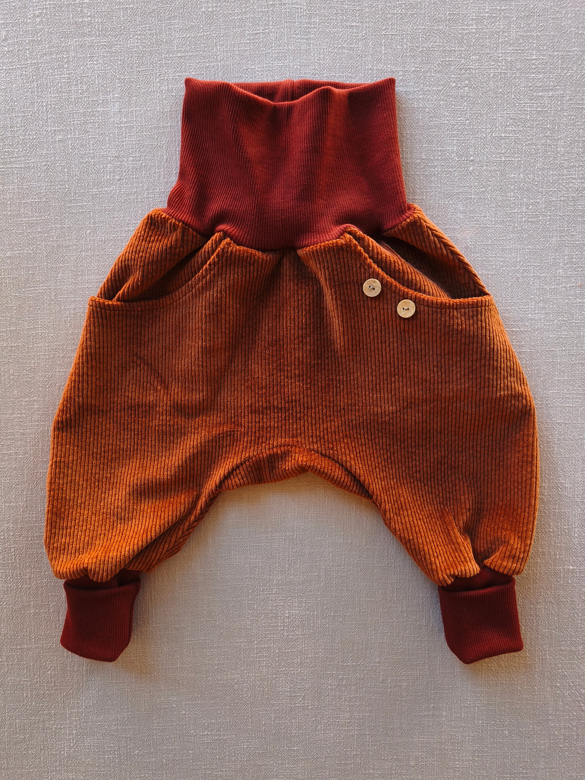 Knickerbocker Breitcord Rost mit Rippbündchen Gr 2Y
