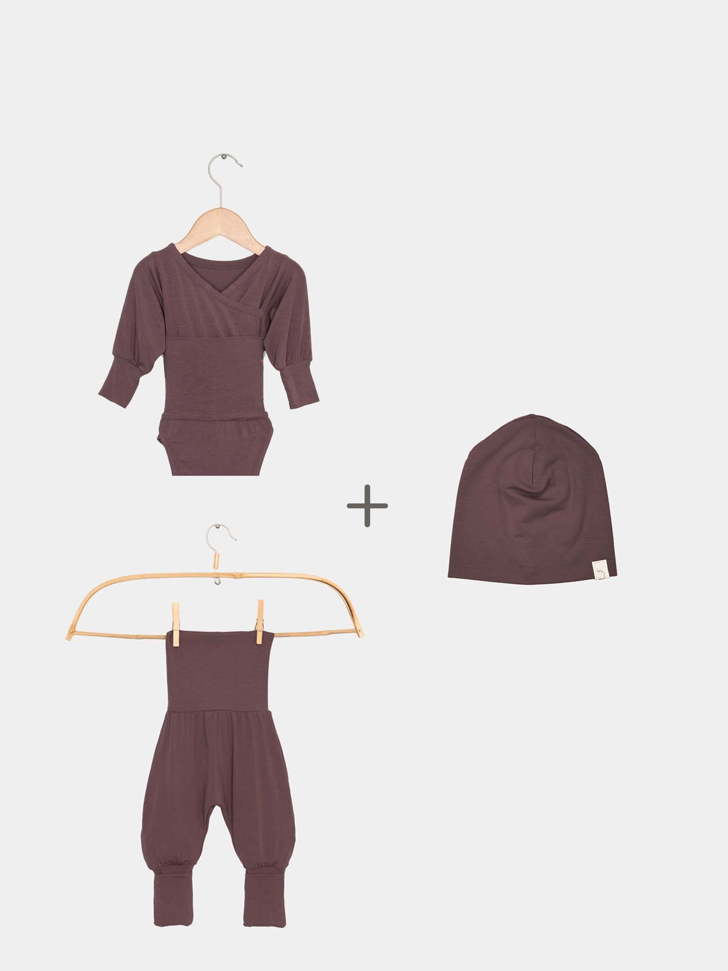 Collage mit Loopbody Probierset Kaschmir-Mix - Malve: mitwachsender Baby Body, gemütliche Babyhose und Beanie für Babys, ideal als Erstausstattung oder Geschenk für Baby