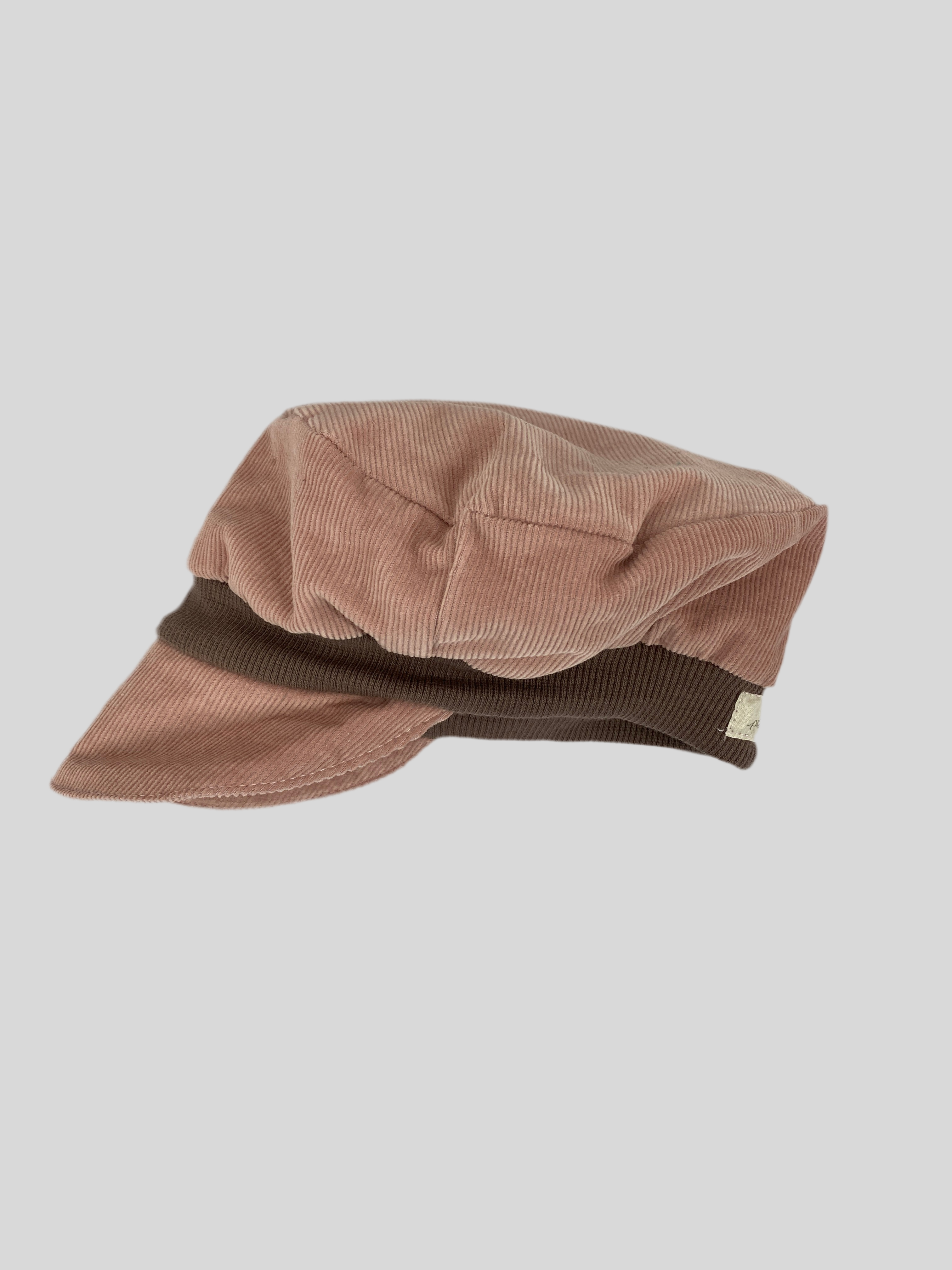 Kopie Michelmütze Feincord Rosé Gr 2-4Y: Weiche, cordartige Kappe im Newsboy-Stil mit kurzem Schirm, dunkelbraunem geripptem Band und rosébraunem Ton, ideal für Kinder im Alter von 2 bis 4 Jahren.