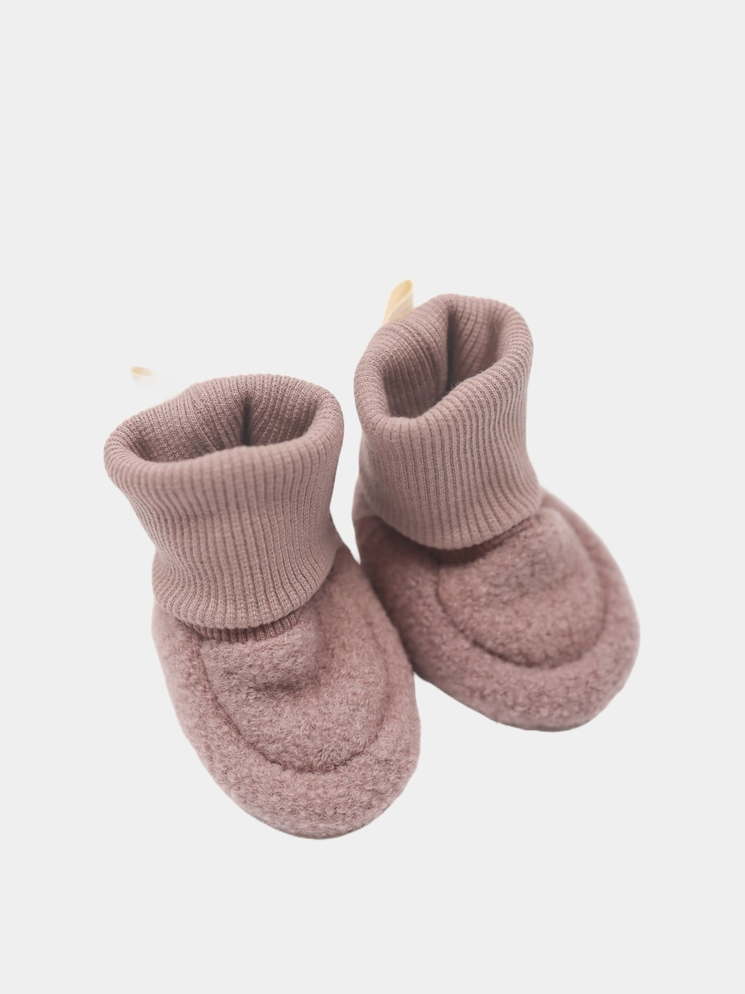Babybooties Wollwalk Puder Gr. 6M, Zustand: Neu, zeigen ein weiches, hochwertiges Design, ideal für Babys im Alter von 6 Monaten. Sie sind speziell für Komfort und Wärme an kleinen Füßen konzipiert.