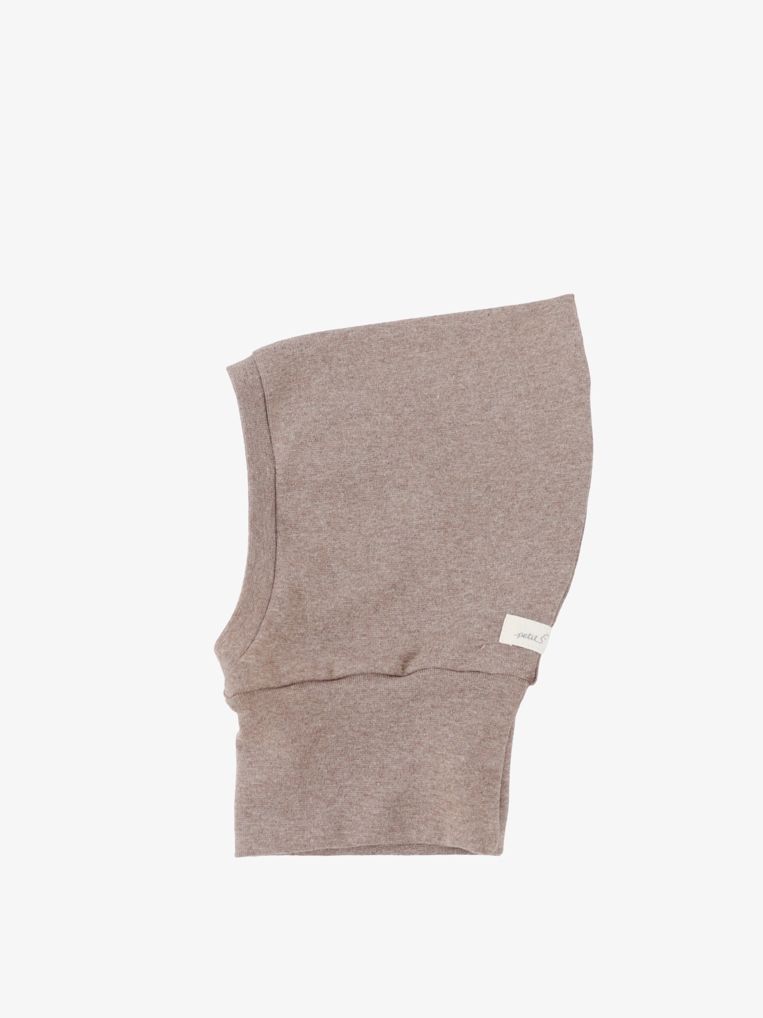 Schlupfmütze Feinstrick-Jersey - Hafer Meliert: Beigefarbene, weiche Balaclava aus Baumwolle mit Gesichtsausschnitt und Seitennähte, flach auf weißem Hintergrund liegend, ideal für empfindliche Kinderhaut und Schutz vor Wind.