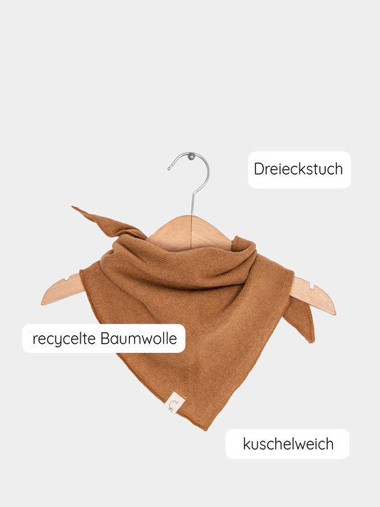 Cute knitted triangular scarf – Sahara, made of 100% recycled cotton, ideal for babies and toddlers.