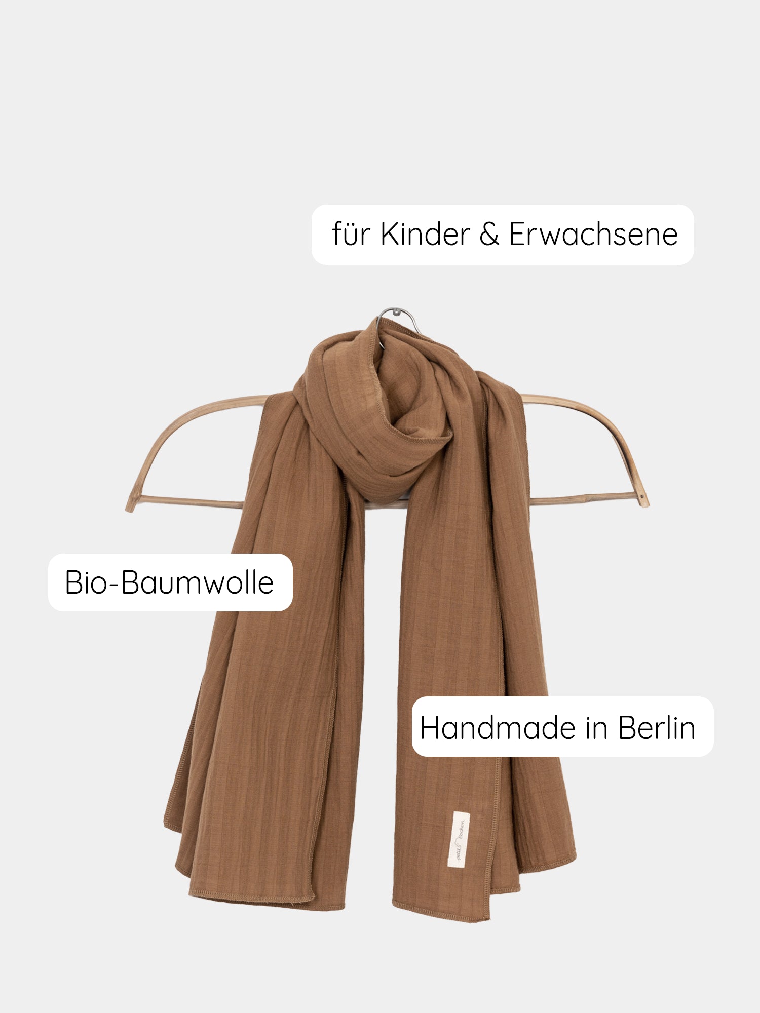 Großes Tuch Bio-Musselin - Sahara, aus 100% Bio-Baumwolle, zeigt feine Musselin-Struktur. Vielseitig tragbar, ideal für Hals oder Schultern, bietet es weiche, anschmiegsame Qualität. Maße: 69 x 159 cm.