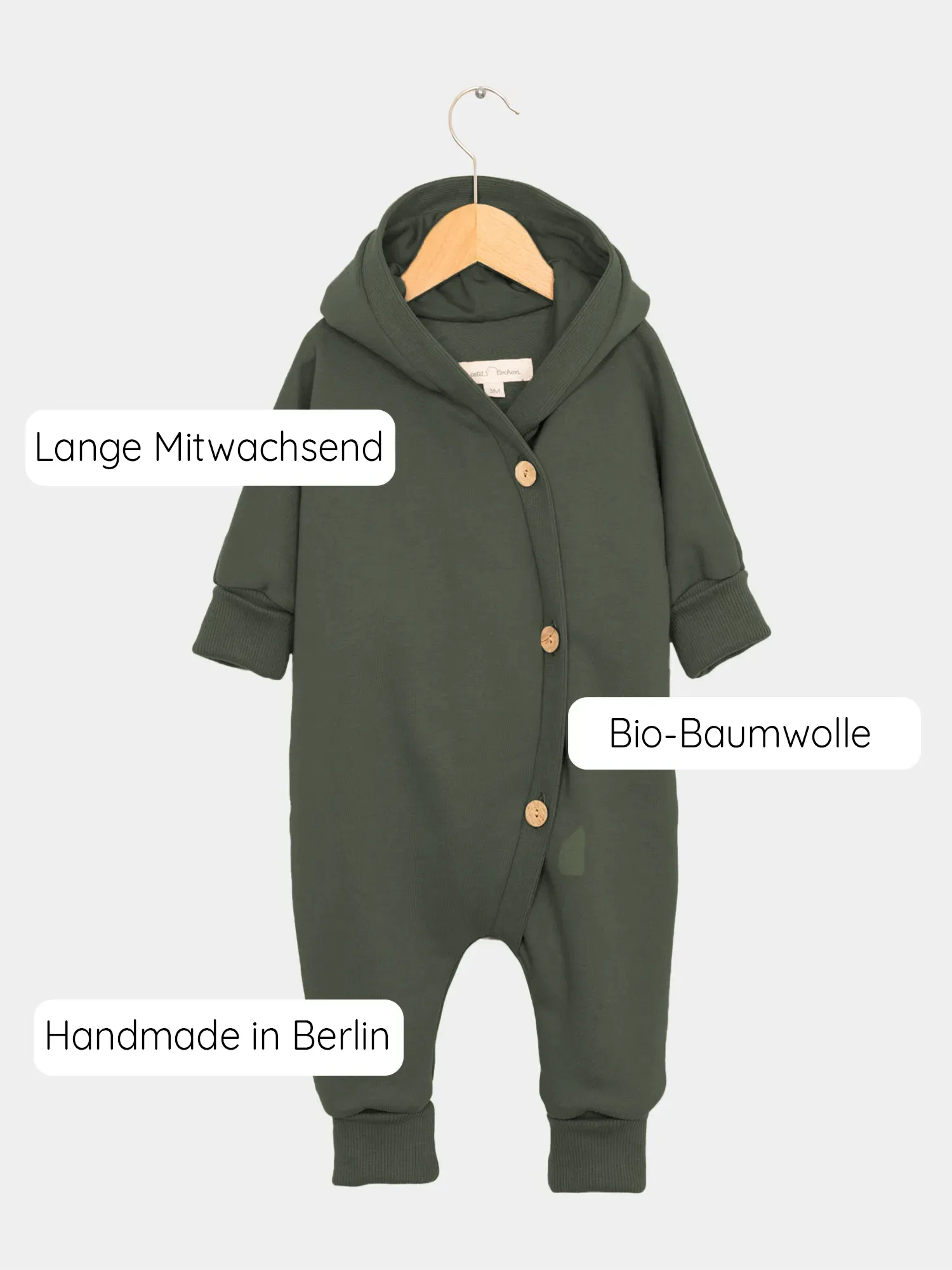 Kuschelanzug Bio-Sweat - Avocado: Weicher Overall mit Wichtelkapuze aus angerauter Bio-Baumwolle, großzügigem Schnitt, Krempelbündchen an Armen und Beinen, ideal für drinnen und draußen.