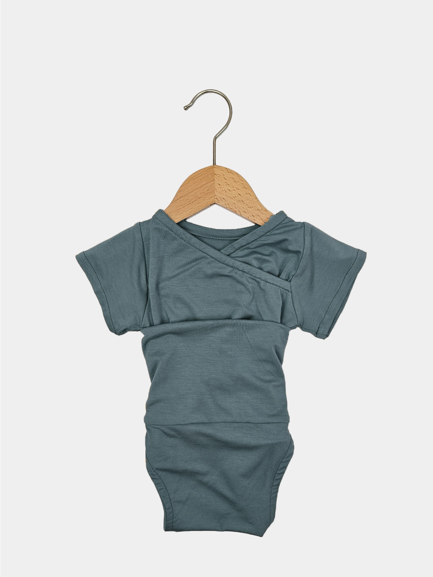 Baby Geschenke, Kurzarm Loopbody Bambusviskose - Ozean auf Bügel, zeigt weichen blauen Body ohne Knöpfe, ideal für Sommer, mit flexiblem Loop für komfortables Tragen.