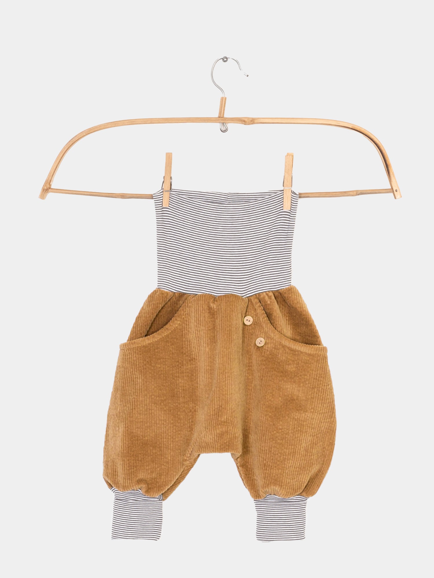 Knickerbocker Breitcord mit Ringelbündchen - Honig: Romper aus gestreiftem Strick und camel-farbenem Cord, harem-style, mit Knöpfen und Taschen, ideal für aktive Kinder und kalte Tage.