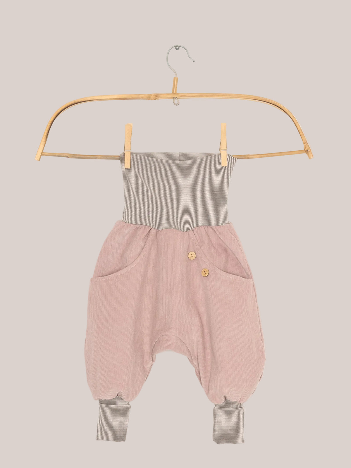 Knickerbocker Fine-Cord Striped - Rose: Baby romper with a gray-and-white striped top and rose-colored corduroy bottom. Featuring patch pockets and wooden buttons, ideal for comfort and freedom of movement.