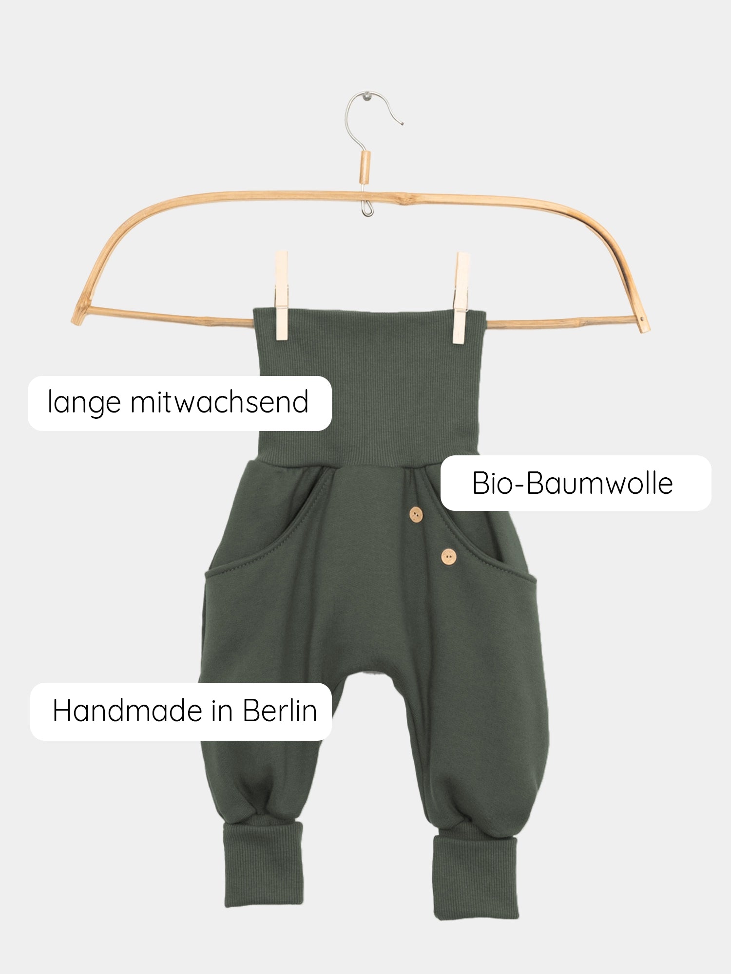 Knickerbocker Bio-Sweat - Avocado, zeigt einen entspannten, weichen Schnitt mit einer großen Kängurutasche und Krempelbündchen, ideal für den Alltag.