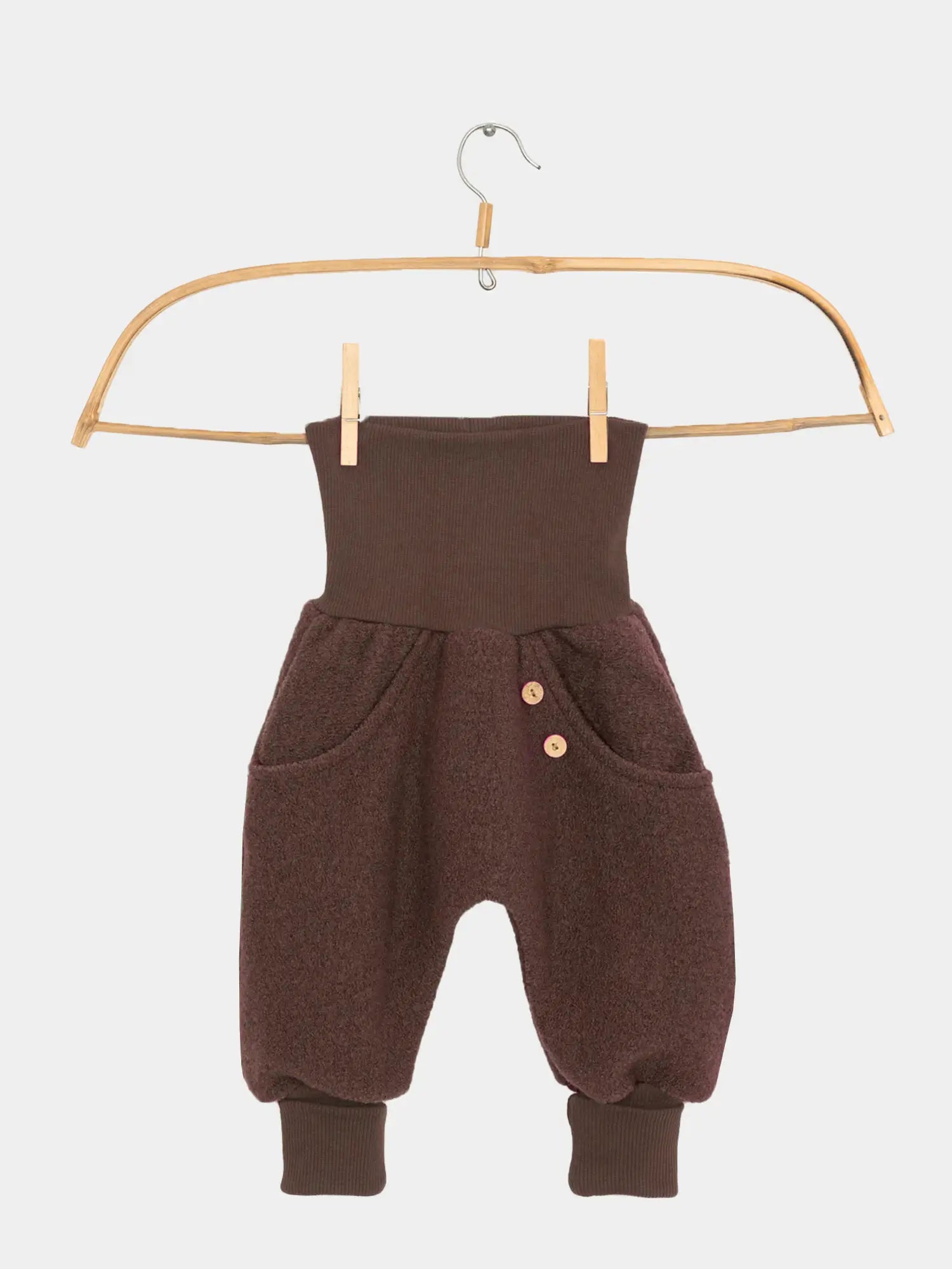 Knickerbocker Wollwalk - Schoko: Kinder-Haremshose aus weichem Wollwalk, kastanienbraun, mit geripptem Bund, Knöpfen an den Taschen und bequemen Bündchen, ideal für kaltes Wetter und handgefertigt in Berlin.