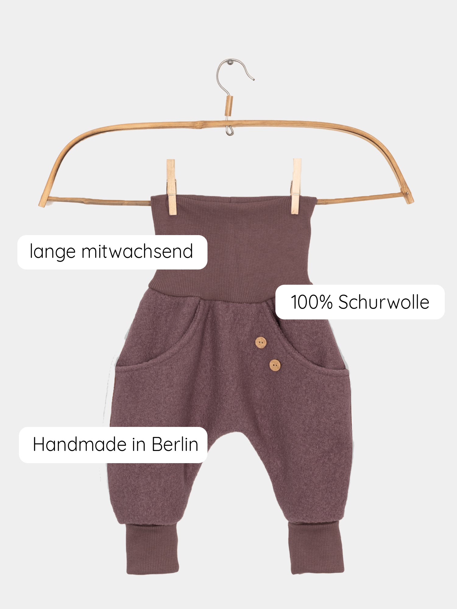 Knickerbocker Wollwalk - Malve: Diese unisex Wollwalkhose mit Kängurutaschen und Bio-Baumwollbündchen bietet optimalen Schutz bei Regen und Kälte, perfekt für Herbst- und Winterabenteuer. Hergestellt in Berlin. Wollwalkkleidung für Kinder 