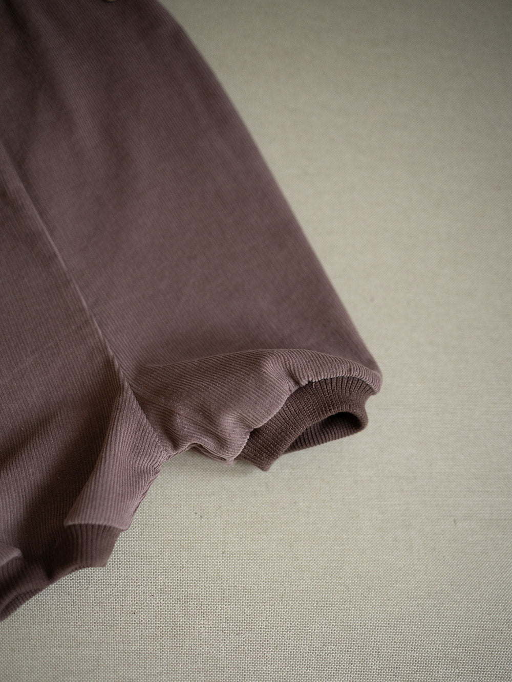 Kurze Schlupflatzhose Feincord