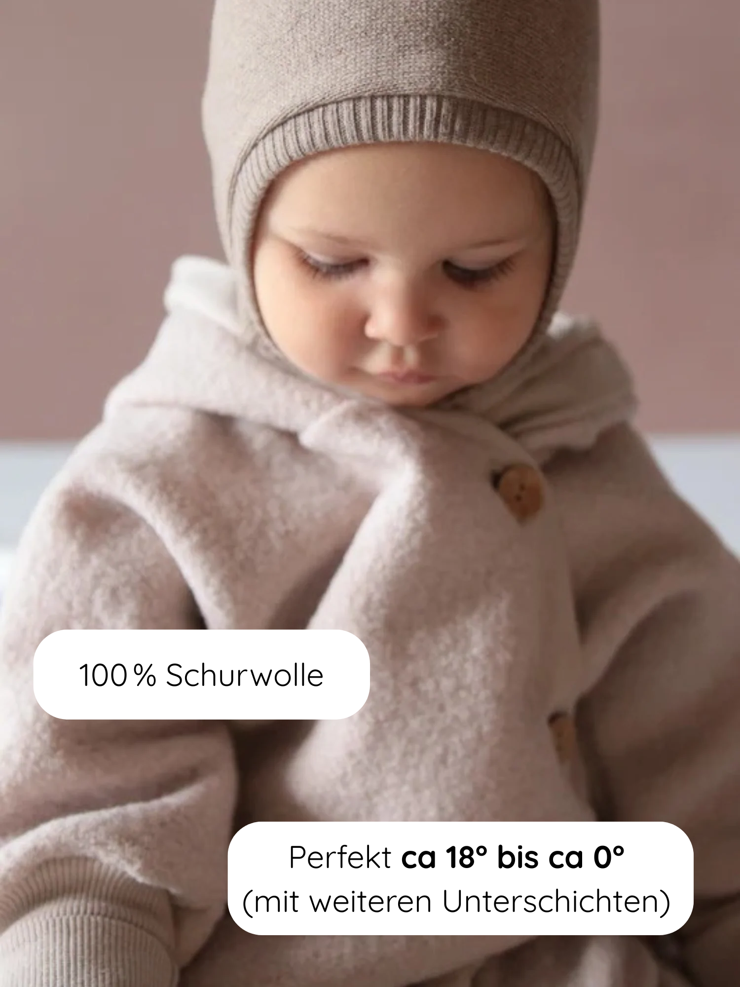 Kleinkind im Kuschelanzug Wollwalk - Sand, aus 100% Schurwolle, mit Kapuze und Knopfverschluss, ideal für 18 °C bis 0 °C. Perfekt gefüttert für Bewegungsfreiheit und wachsende Kinder.