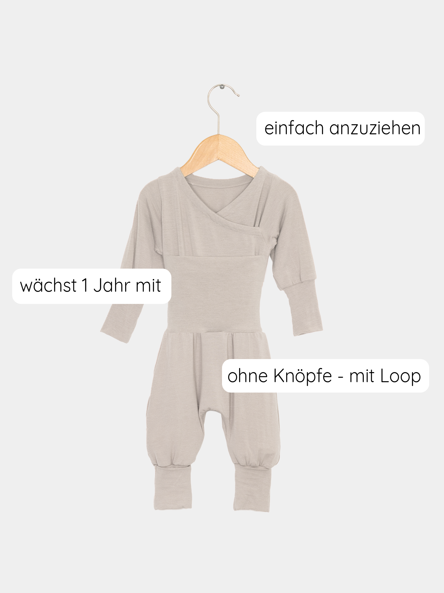 Loopstrampler Kaschmir-Mix - Sand: Strampler aus weichem Kaschmir-Micromodal-Mix, ohne Knöpfe, mit umklappbaren Bündchen als Socken. Praktischer Wickelausschnitt bietet einfaches Anziehen und erhöhten Komfort.