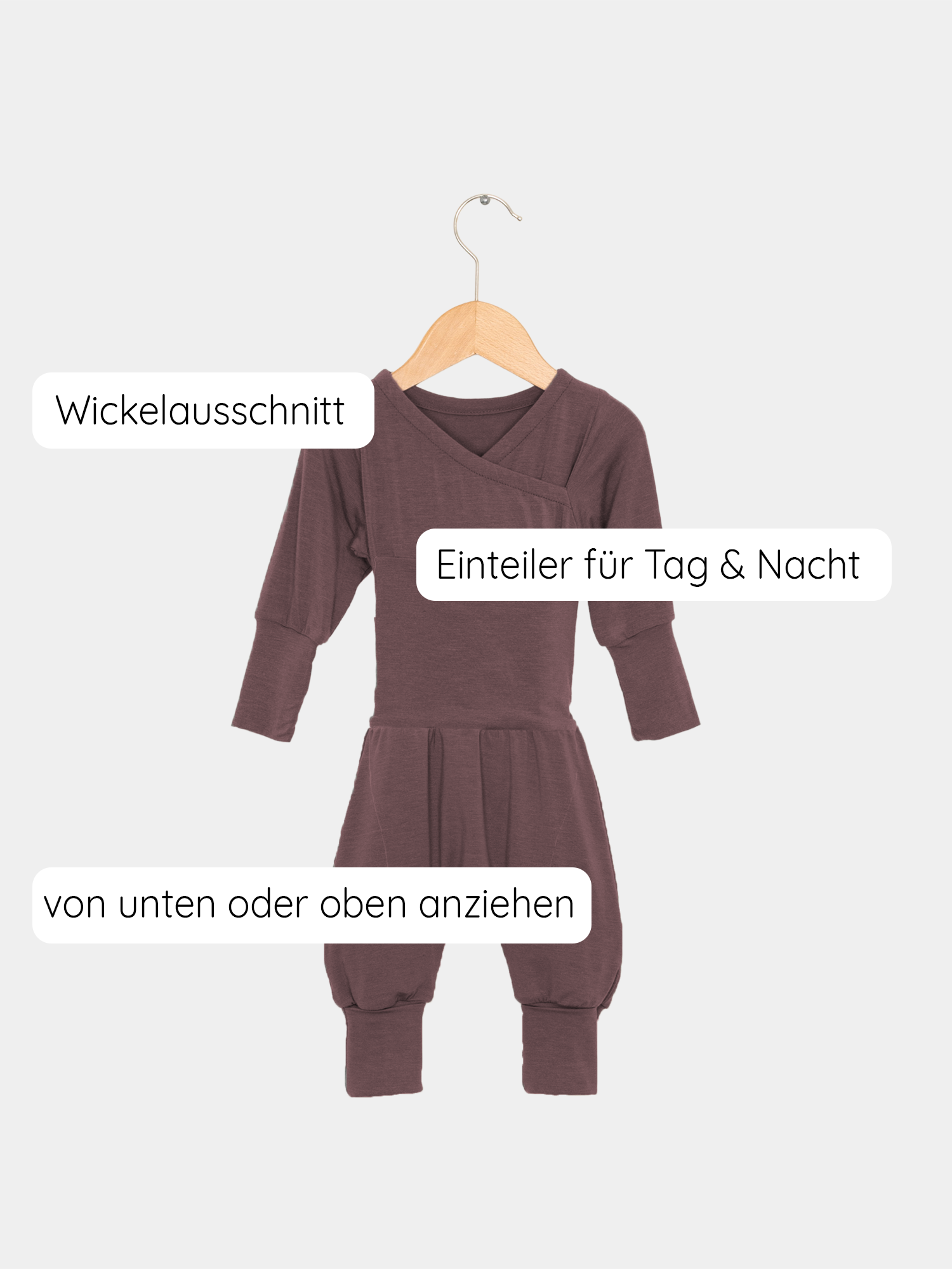 Loopstrampler Kaschmir-Mix - Malve: Supersoftes, knopflose Stramplerdesign mit einzigartigem Loop am Bauch, umklappbaren Bündchen an den Beinen und cleverem Wickelausschnitt für einfaches An- und Ausziehen.