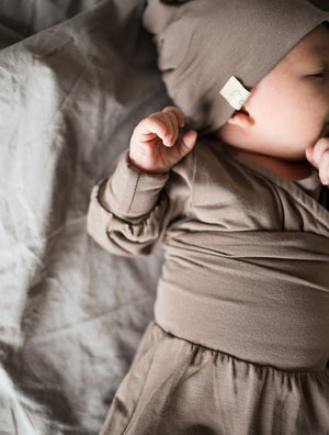 BABY NACH DEM ZWIEBELPRINZIP ANZIEHEN