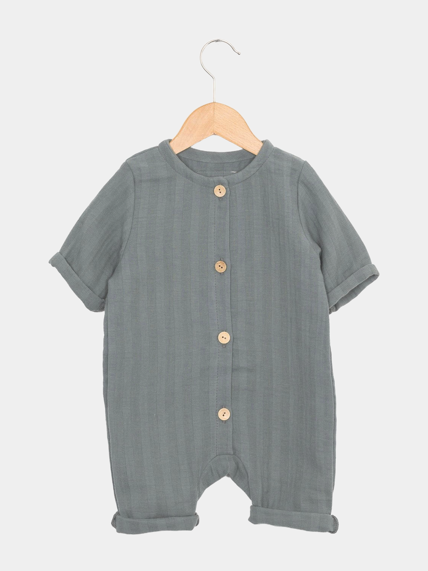 Mini Overall Musselin - Eisblau, ein luftiger Sommer-Einteiler für Kinder, mit langen Ärmeln und Beinen, die sich hochkrempeln lassen, handgenäht in Berlin, neutral geschnitten für Jungen und Mädchen.