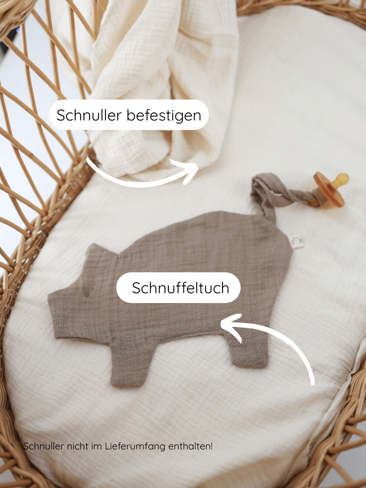Schmusetuch/Schnullerband Schweinchen Baumwoll-Musselin - Praline in einem Korb, mit Schlaufe zum Befestigen eines Schnullers (nicht enthalten). Weiches, beruhigendes Musselin für Babys, handgefertigt in Berlin.