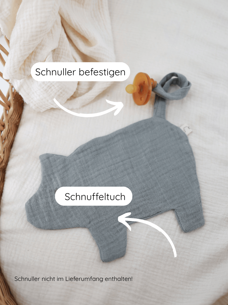 Weiches Musselin-Schmusetuch/Schnullerband Schweinchen, tierförmig mit Öse, zur Schnullerbefestigung. Hinweistext Schnuller nicht im Lieferumfang enthalten! sichtbar. Ideal als Trostspender und Schnullerhalter für Babys.