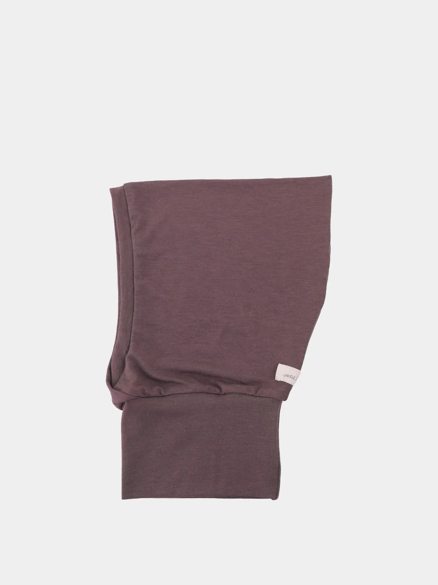 Schlupfmütze Kaschmir-Mix - Malve: Ein dunkel-malvefarbener Strickartikel mit Rippbündchen und Seitennäh-Label, aus weichem Kaschmir-Mix, ideal für kalte Tage. Perfekt für Babys und Kinder.
