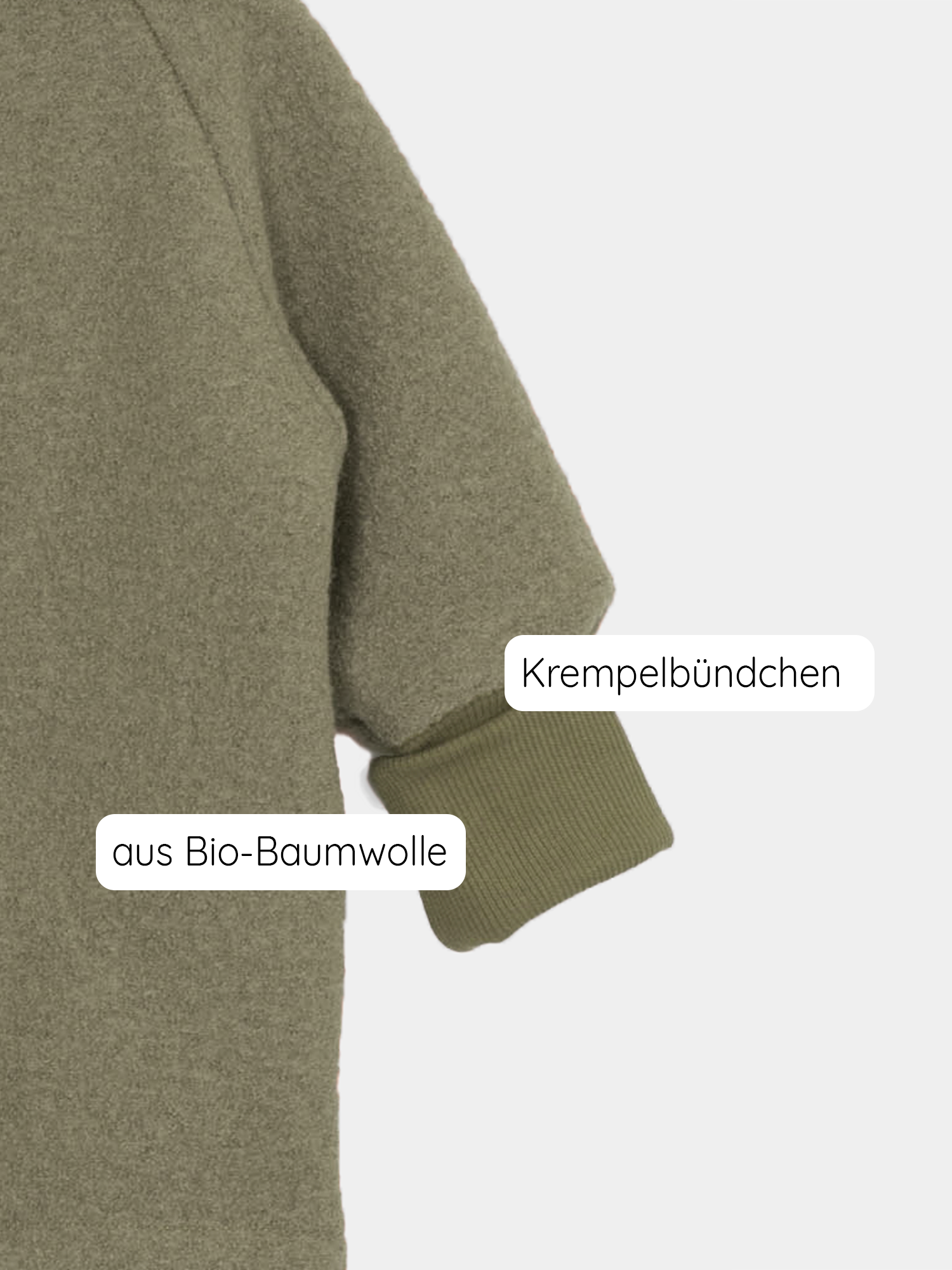 Nahaufnahme der Wichteljacke Wollwalk - Pistazie, zeigt die feine Wollstruktur und die krempelbaren Bündchen. Hergestellt aus italienischem Wollwalk, bietet sie Bewegungsfreiheit und Temperaturregulierung für Kinder.