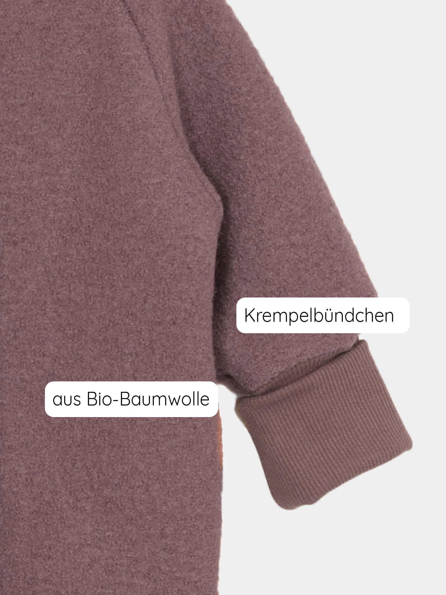 Nahaufnahme der Wichteljacke Wollwalk - Malve, zeigt die hochwertige Wollwalk-Struktur und krempelbare Bündchen. Ideal für Herbst bis Winter, mit Bio-Jersey-Futter für Komfort und Bewegungsfreiheit. Wollwalkjacke für Kinder 