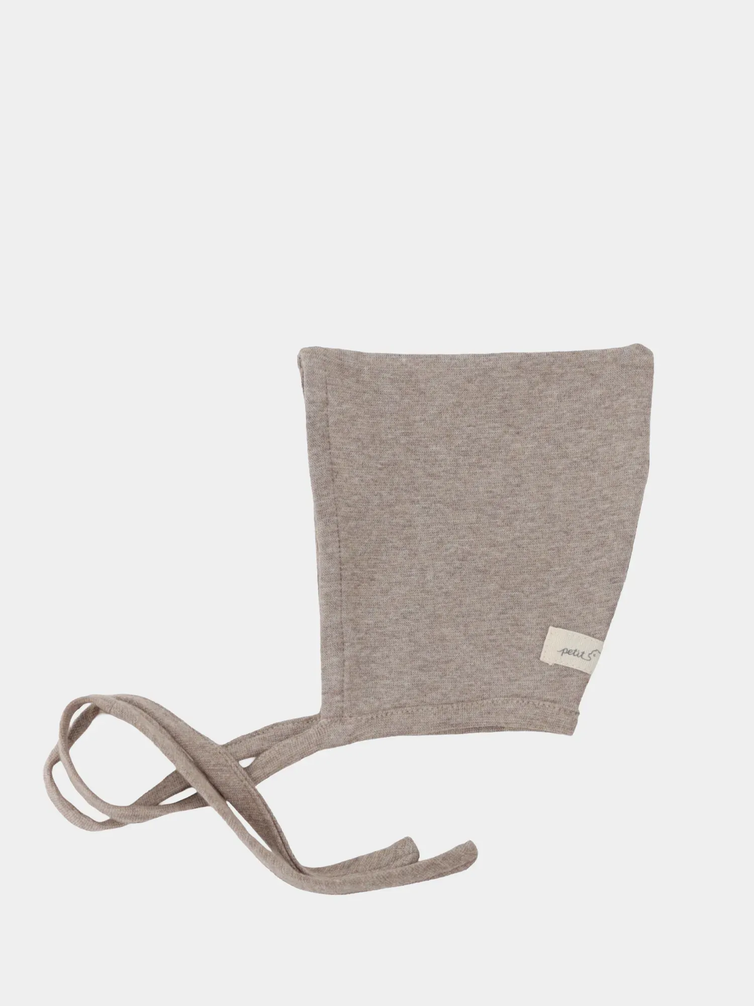 Zwergenmütze Feinstrick - Hafer Meliert: Einfaches, unstrukturiertes Baby-Bonnet aus weichem Strickstoff, mit langen Bindebändern und kleinem Markentag. Perfekt für empfindliche Haut, in klassischer Zwergenform.