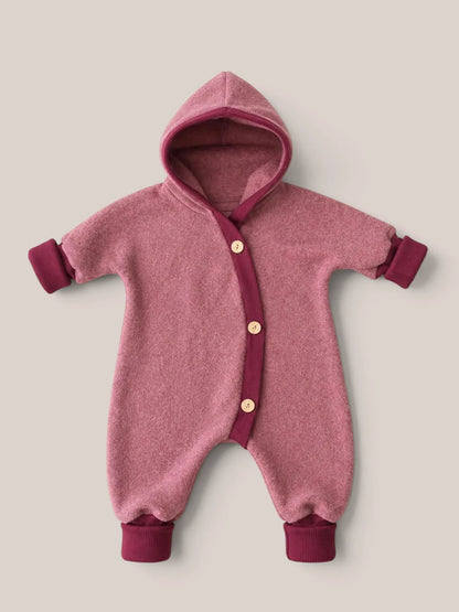 petit cochon Baby Overall aus weichem Bio-Baumwollfleece in Altrosa mit Wichtelkapuze und schräger Knopfleiste