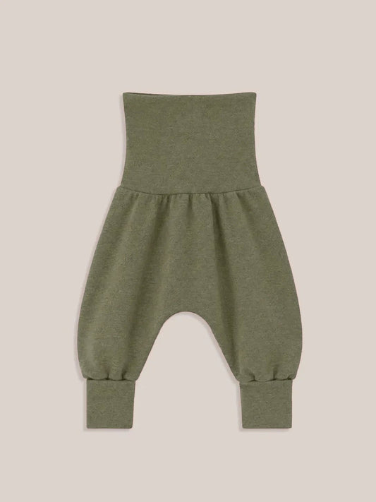 petit cochon Babyknicker aus olivgrünem, meliertem Feinstrick-Jersey mit hohem Bündchen und weicher Passform