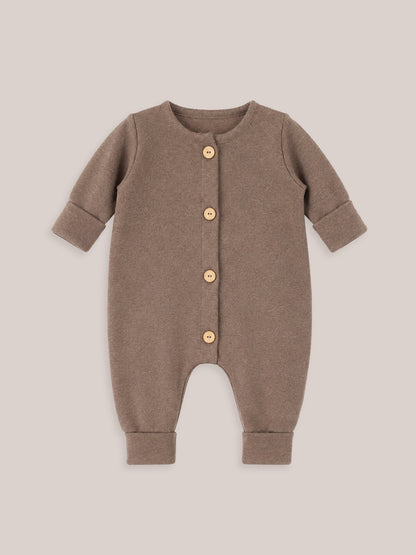 petit cochon Mini Overall aus braunem, meliertem Feinstrick-Jersey mit Holzknöpfen für Babys