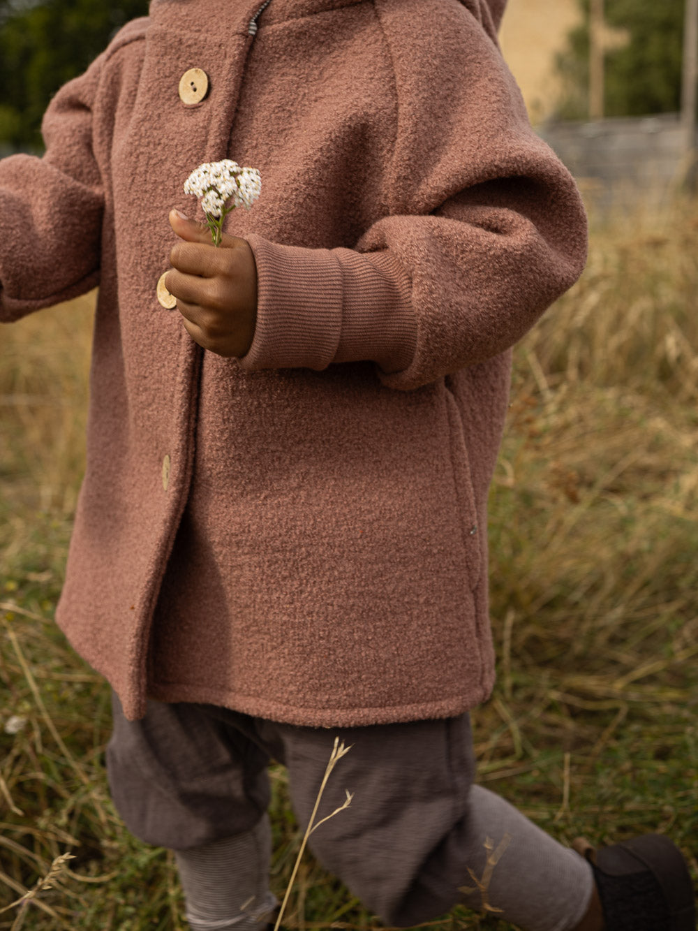 petit cochon Wichteljacke aus altrosa Wollwalk mit Bio-Jersey-Futter und krempelbaren Bündchen für Kinder